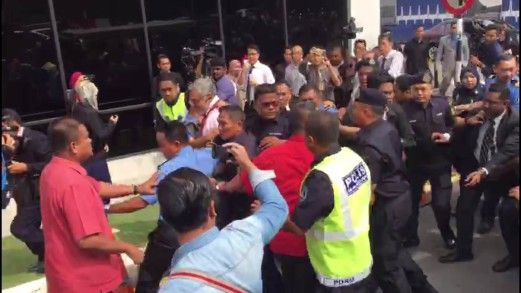 卡立沙末国会遇袭