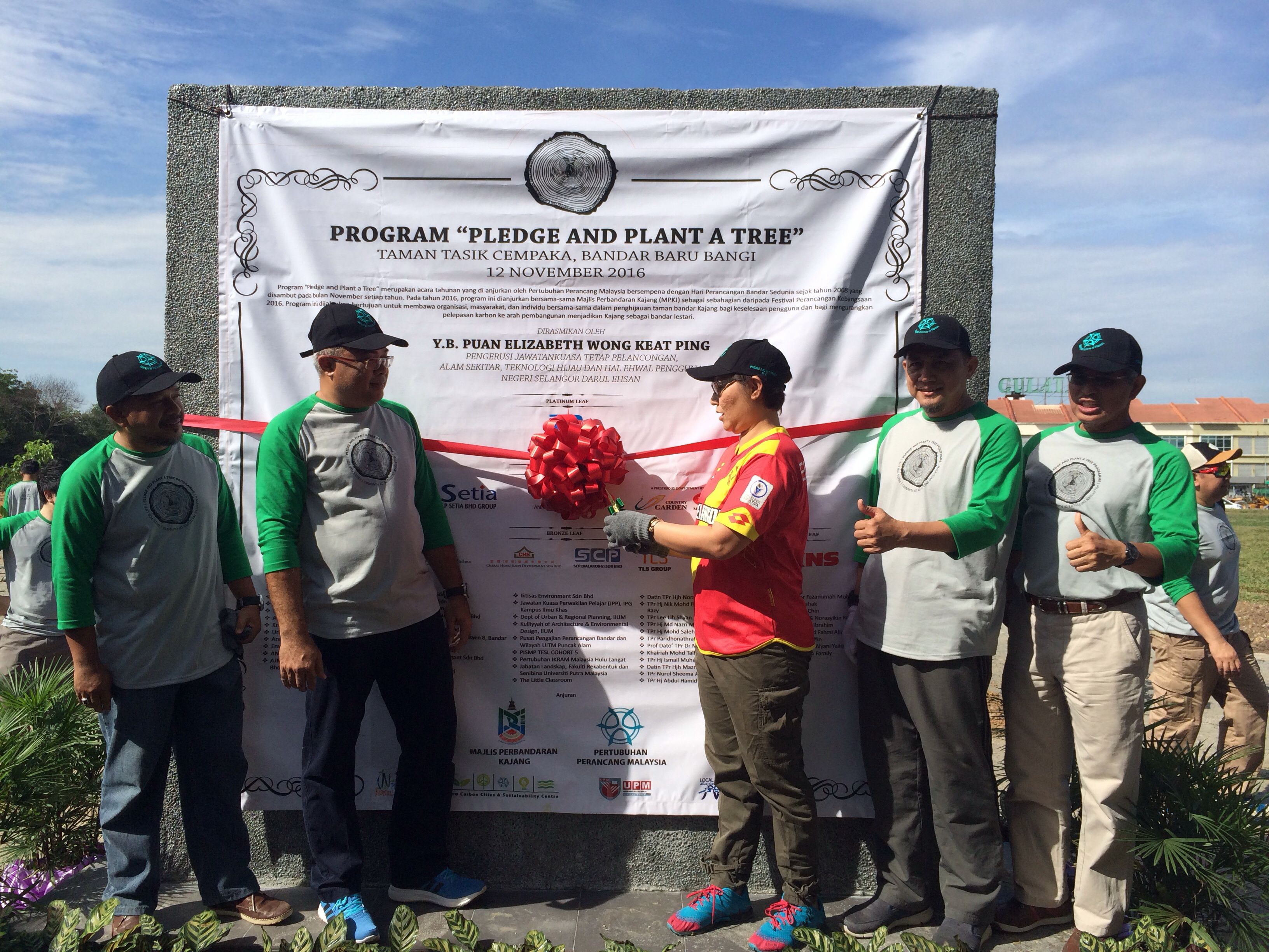 绿化环境减碳  雪放眼植树100万棵