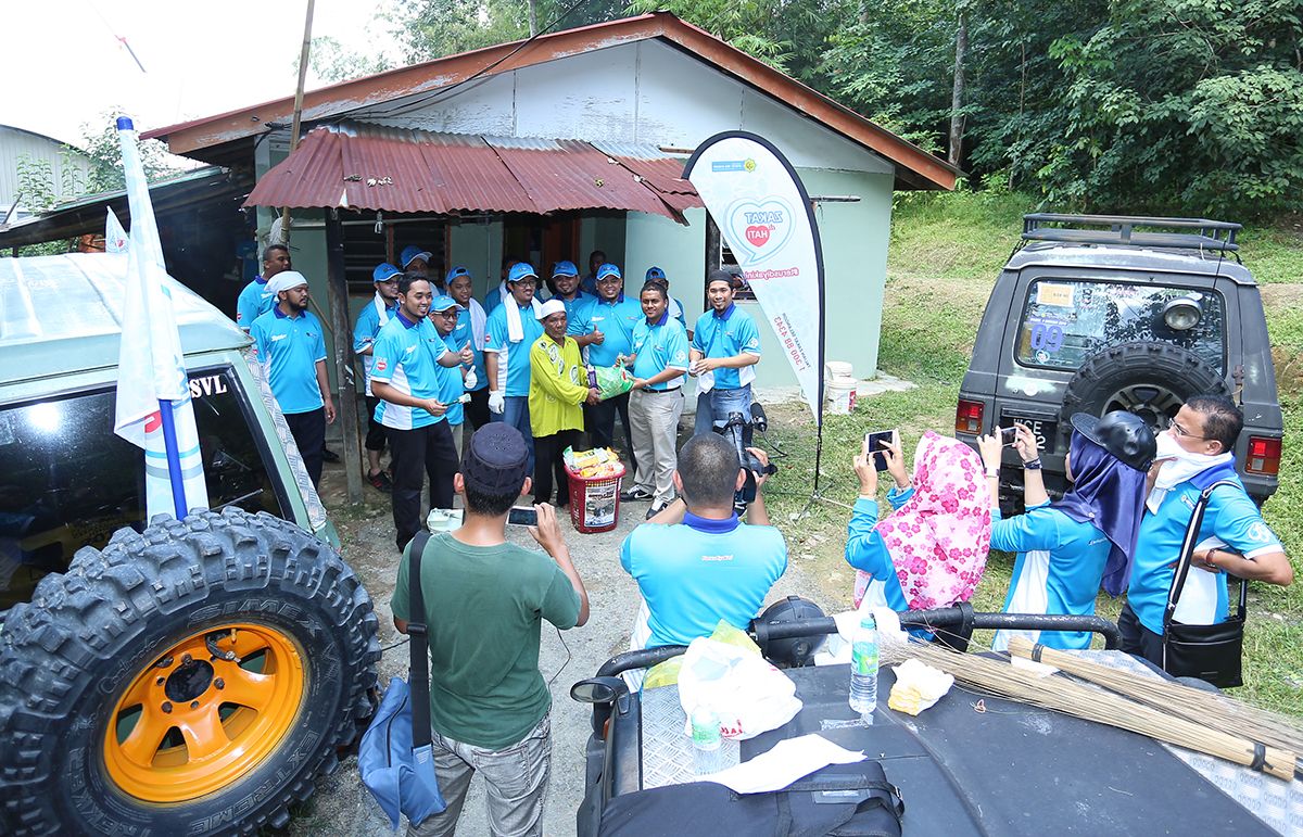 Wheel 4 Ummah: Convoy of charity