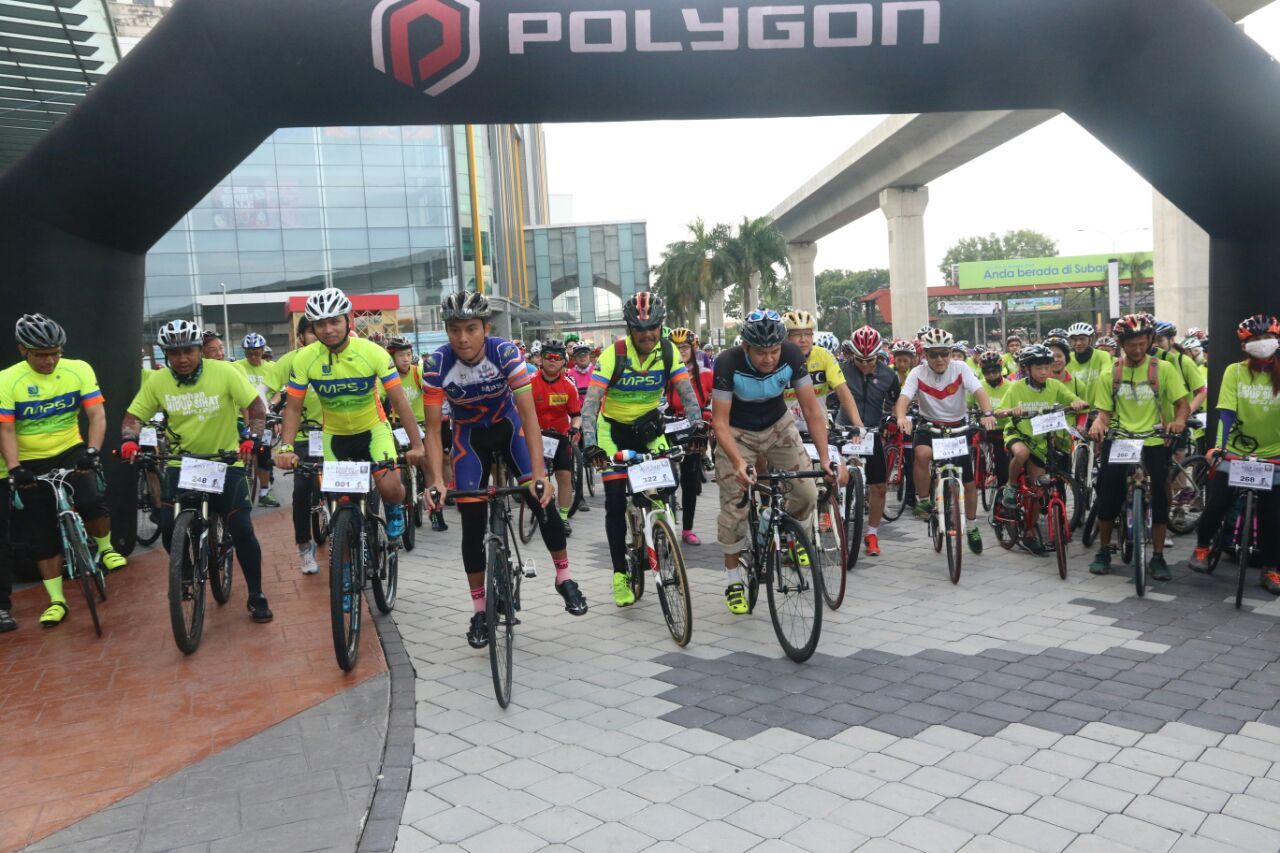 700人骑车乐游梳邦