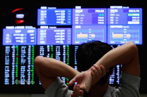 Bursa Malaysia ditutup rendah pada tengah hari