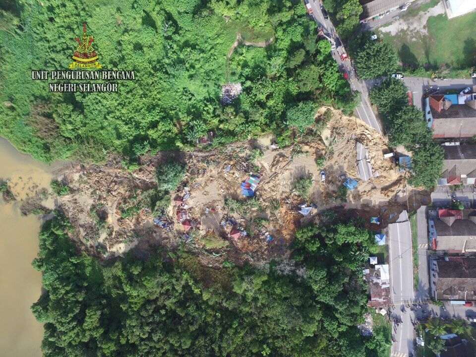 工程局抢修双文丹地陷  再迪：雪政府承担费用