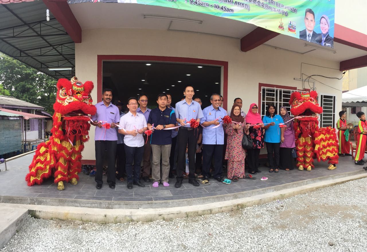 雪政府拨款兴建  依约区两村委会会所开幕