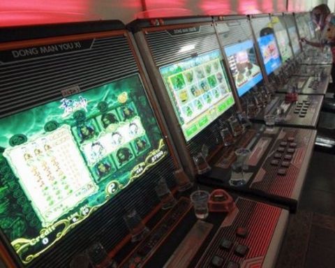 充公逾6万台电脑  雪警方严打非法赌博