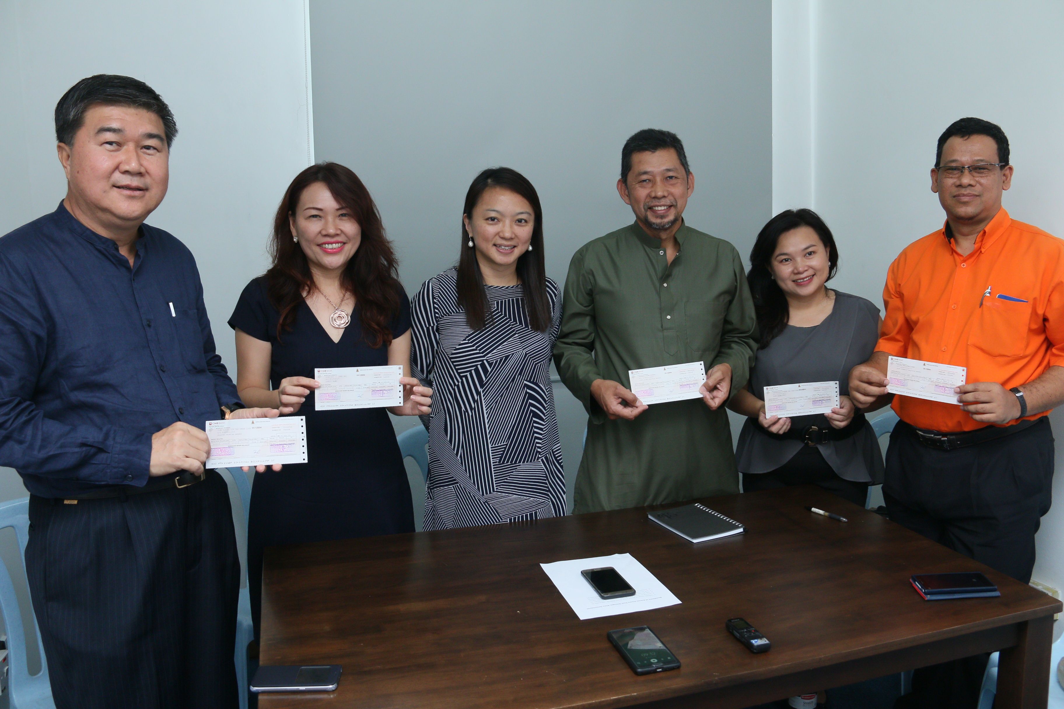 赞许雪制度化教育拨款  减轻各源流学校负担