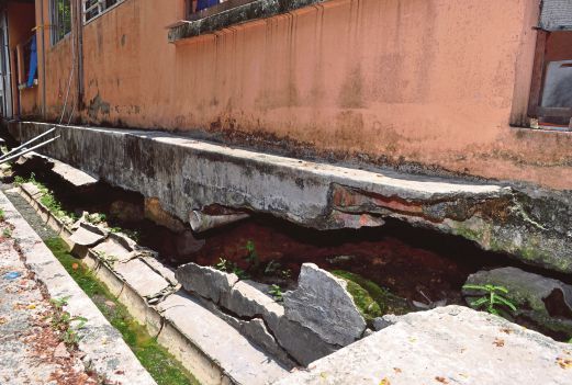 Residents to take precaution against sinking soil