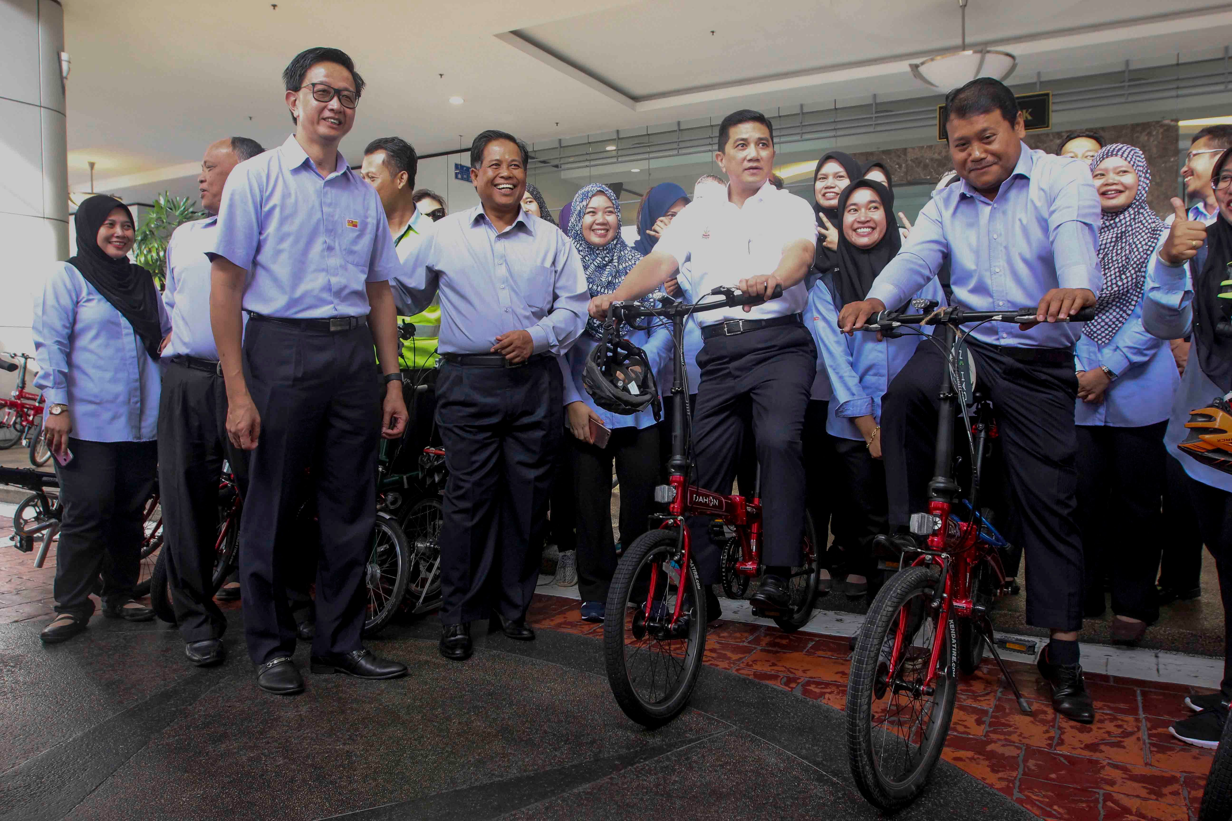 雪50公仆当公交先锋  每周一次骑车搭公交上班