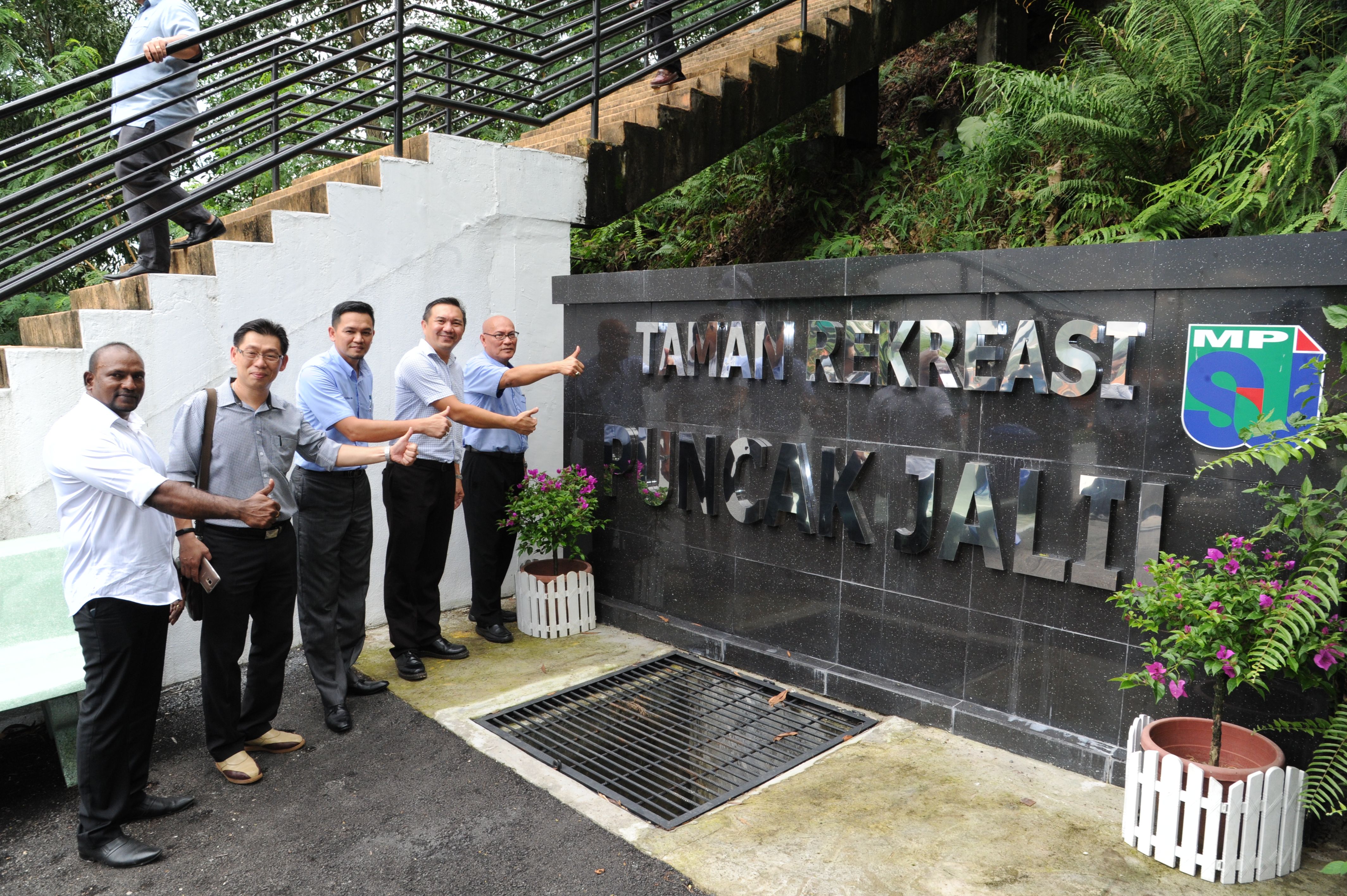 加里尔“空中花园”  成居民休闲好去处