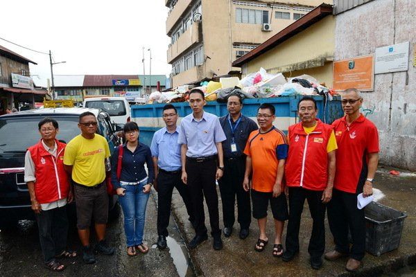 承包商不获续约提早收工  沙登垃圾没人清理