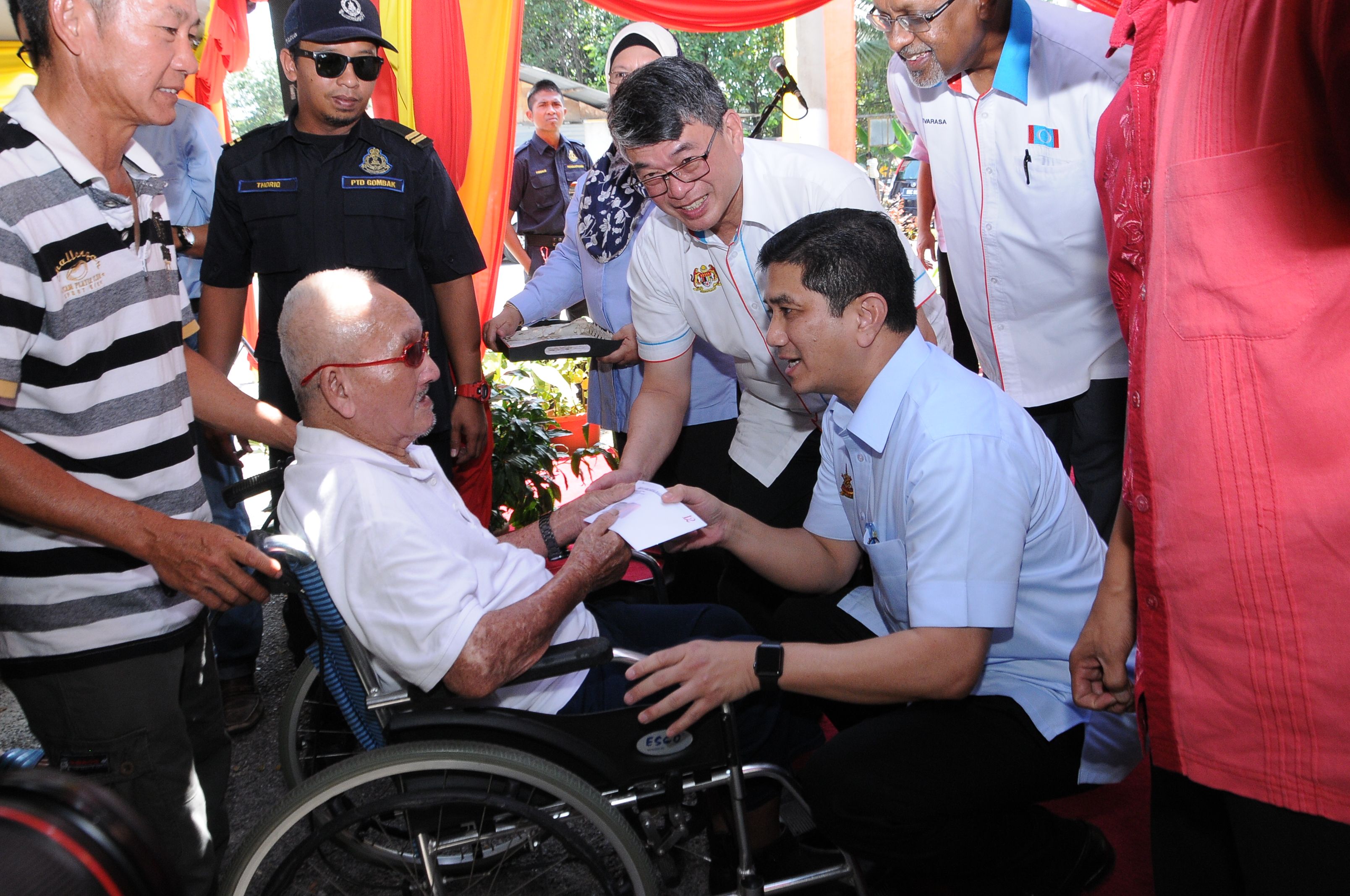 阿兹敏：土地归人民所有