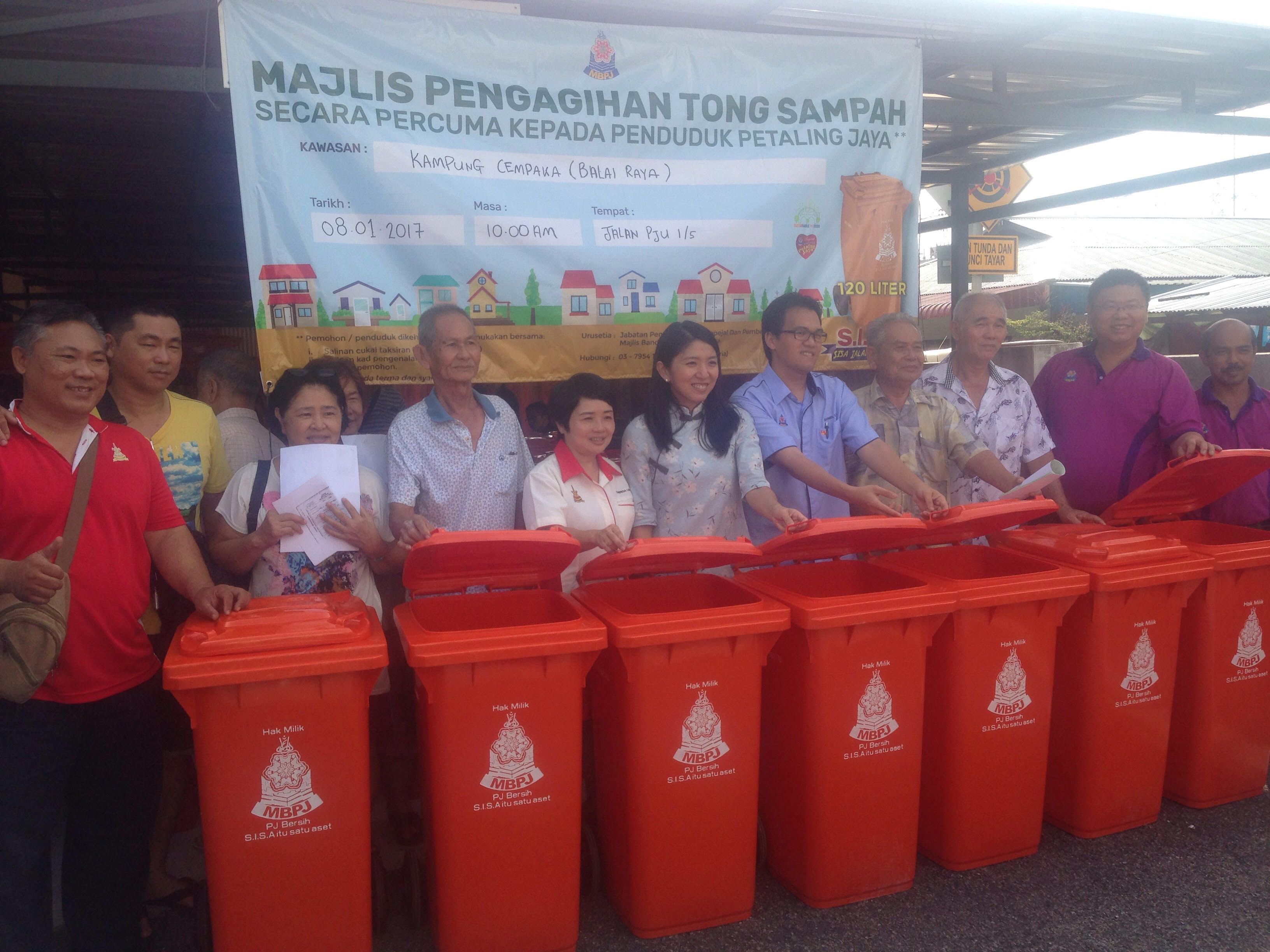 灵市厅免费派7.5万个垃圾桶