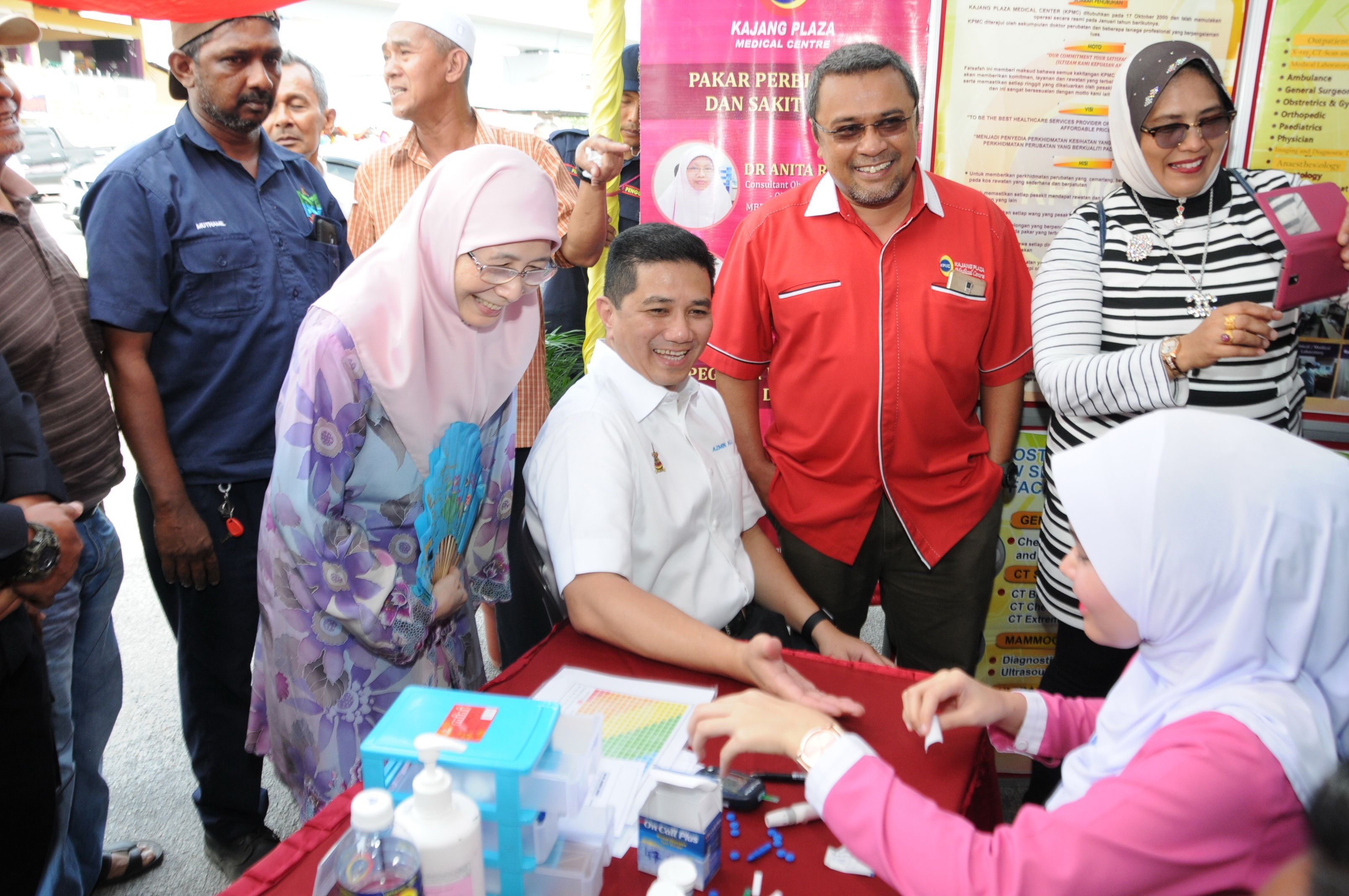 一马诊所没医生执勤  大臣：雪医药卡更实际