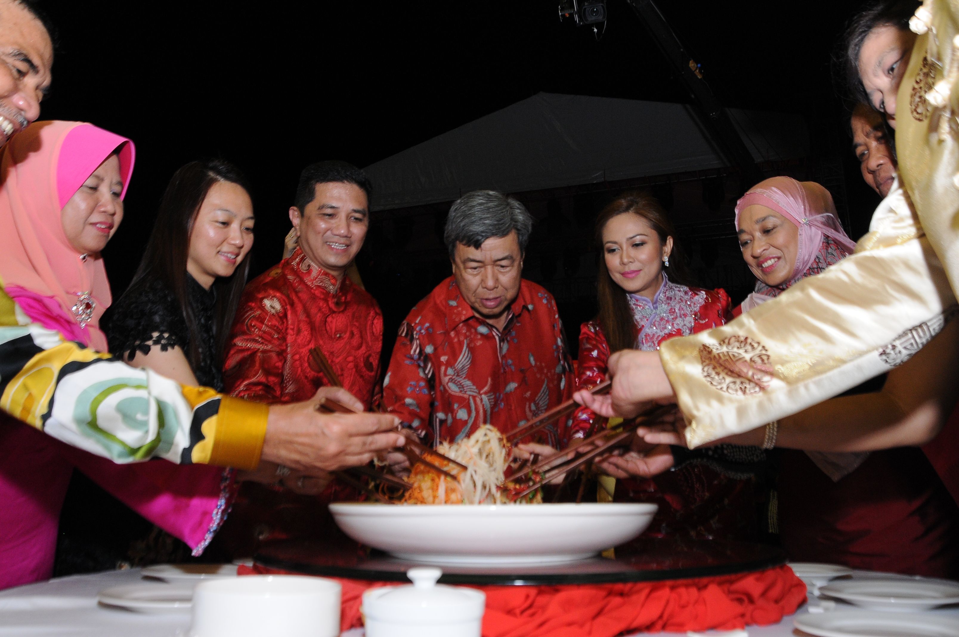 苏丹与万人庆新春  雪政府团拜闹哄哄