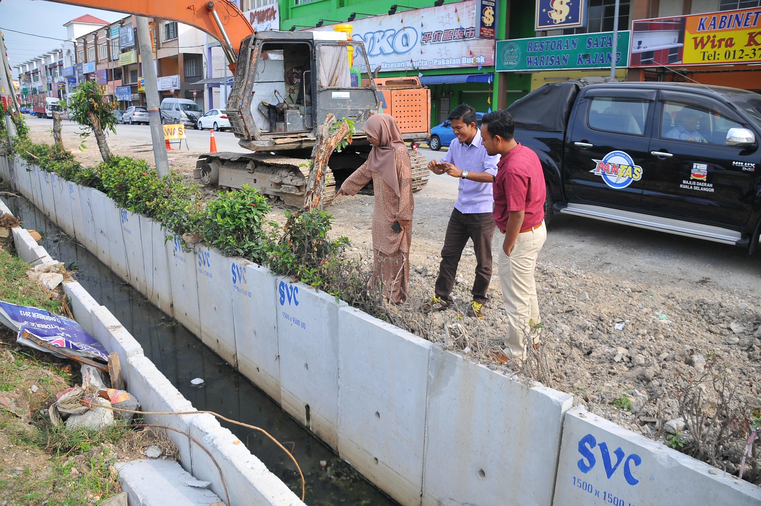 瓜雪县会清沟防水患
