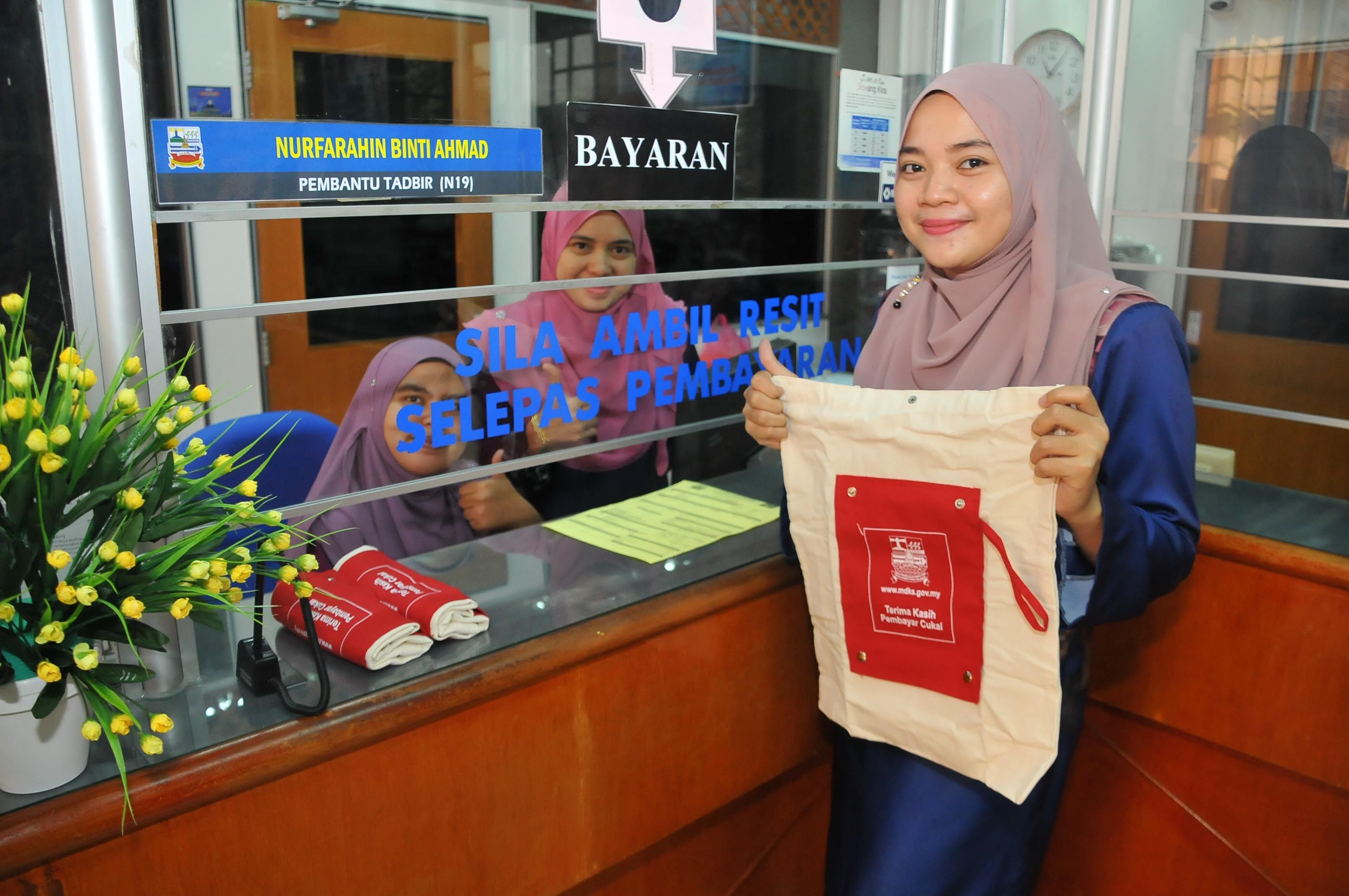 缴门牌税送环保袋！