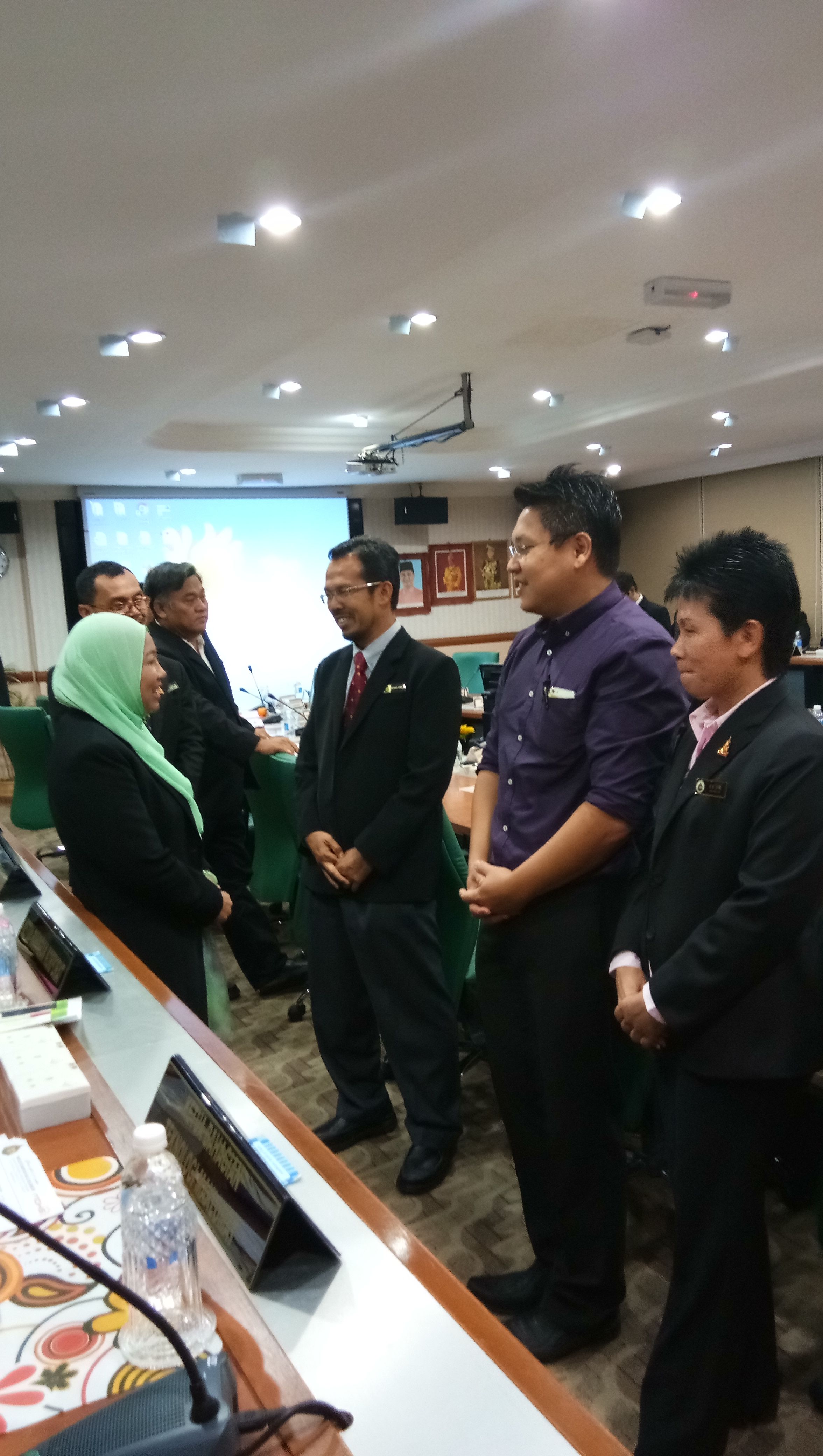 吁官民携手建立美好社区  诺莱妮履新乌雪县议会主席