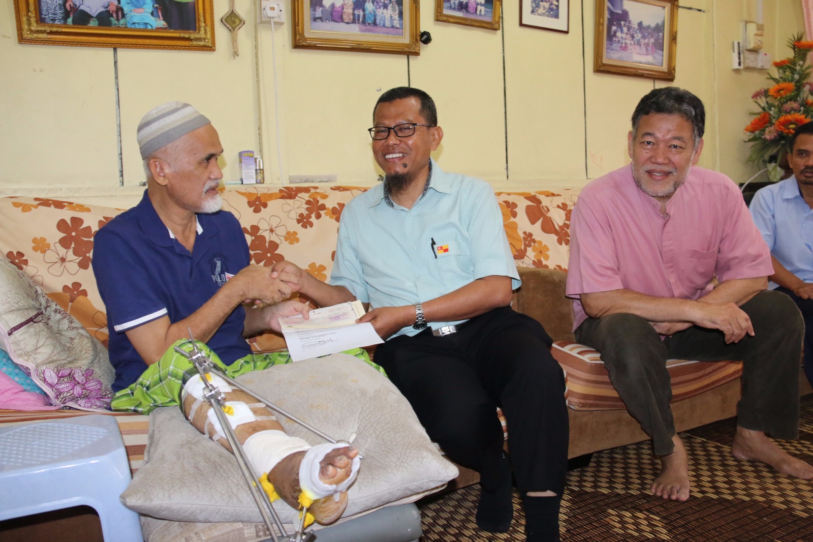 Two village heads received donation from State Government