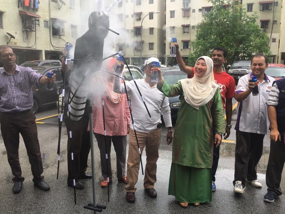 一户一驱蚊剂  雪官民携手灭蚊