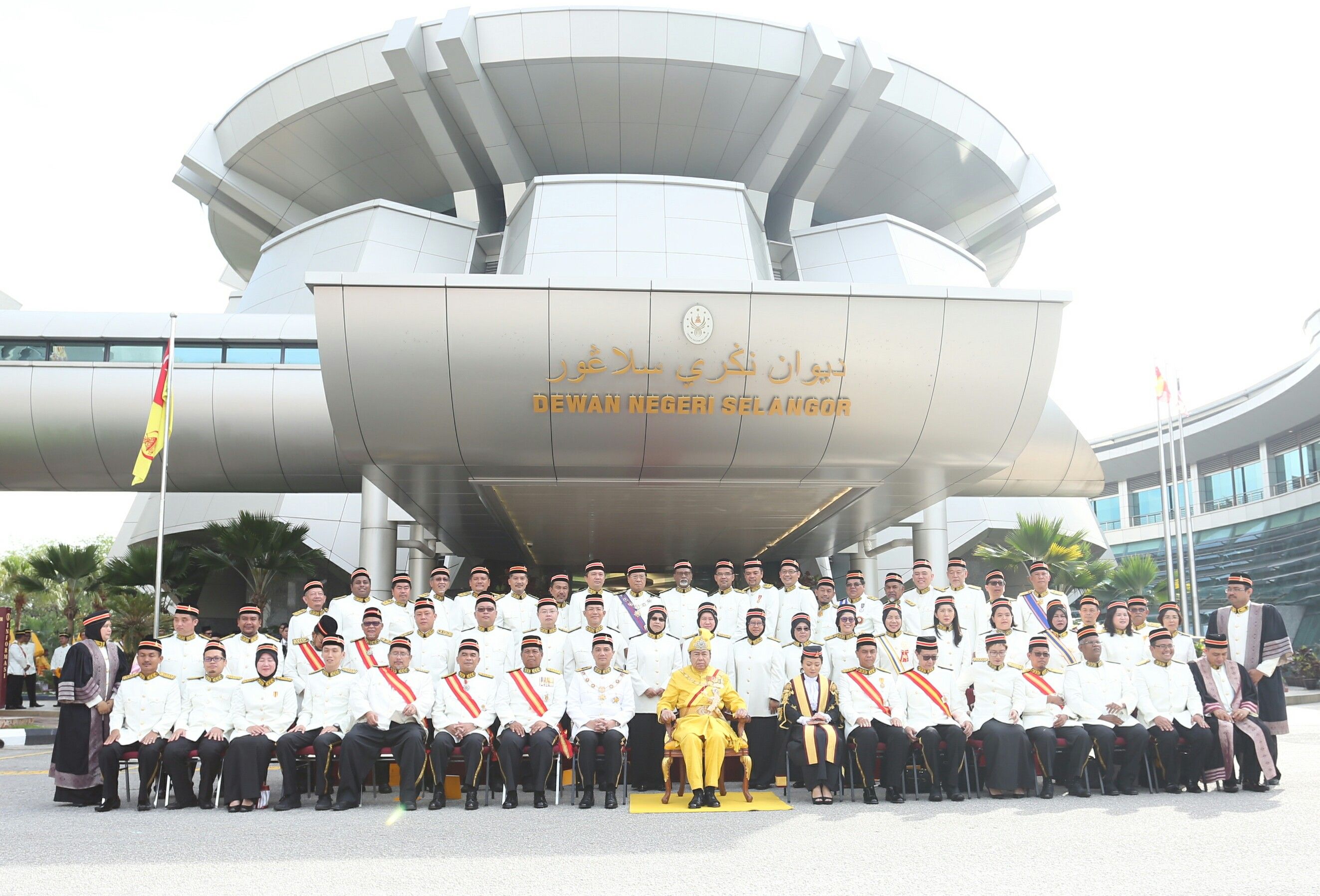 MB dan Ahli MMKN kembalikan kenderaan rasmi