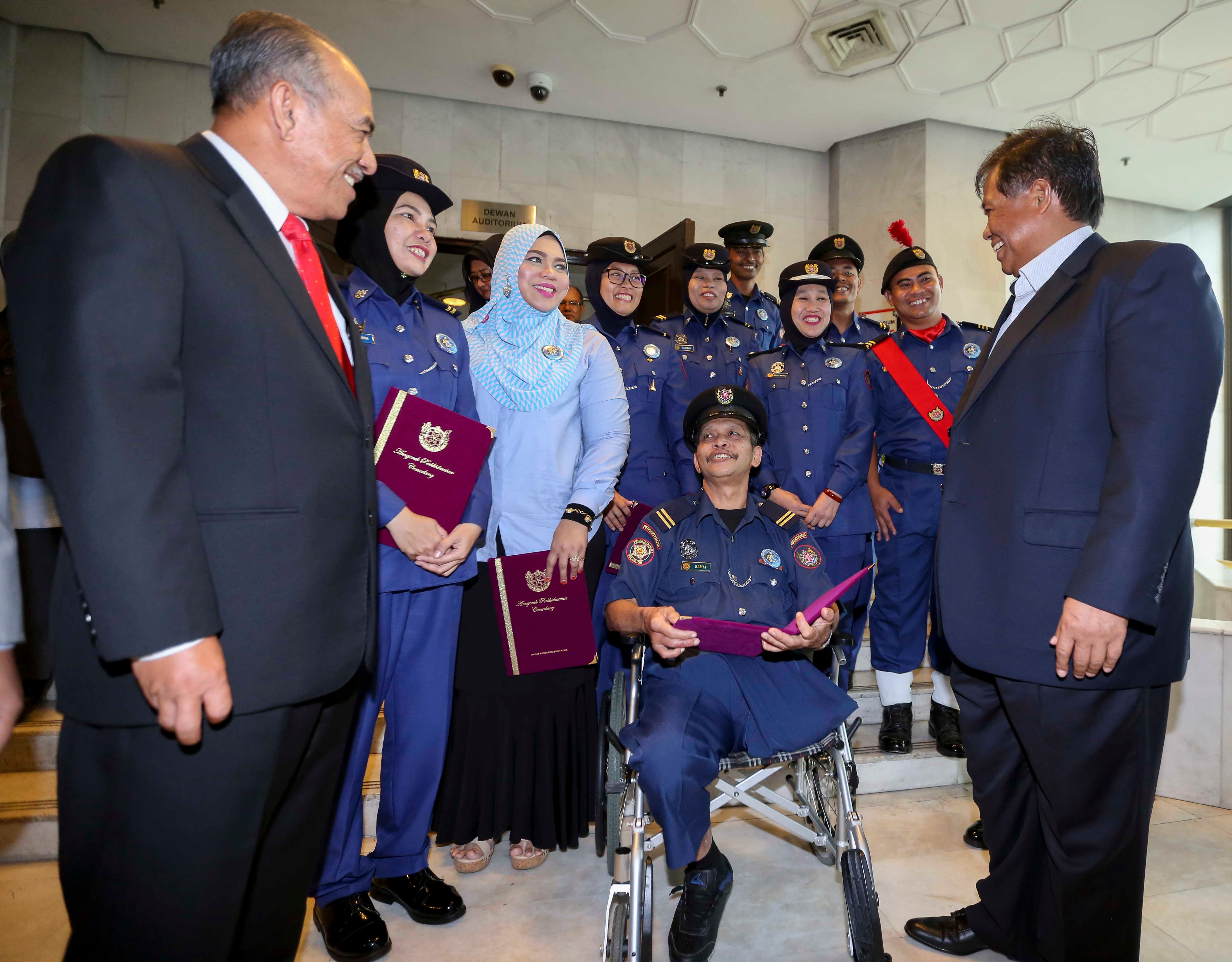 莎市政厅129公务员  获颁“卓越服务奖”