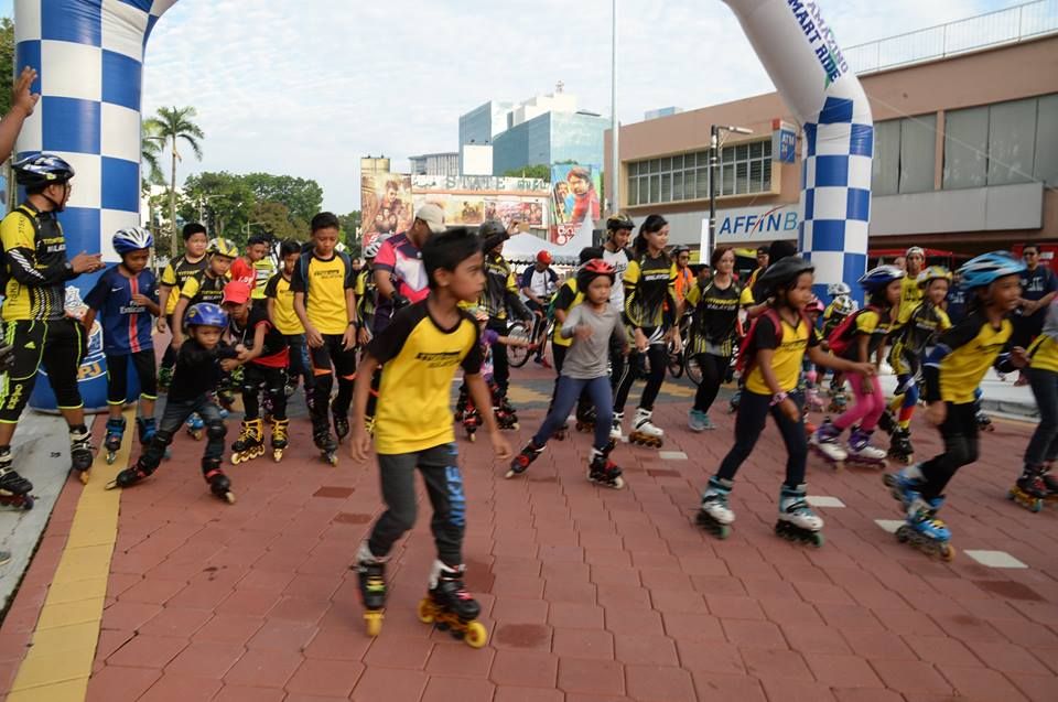 设专属停车位利管制  灵市厅发35餐车执照