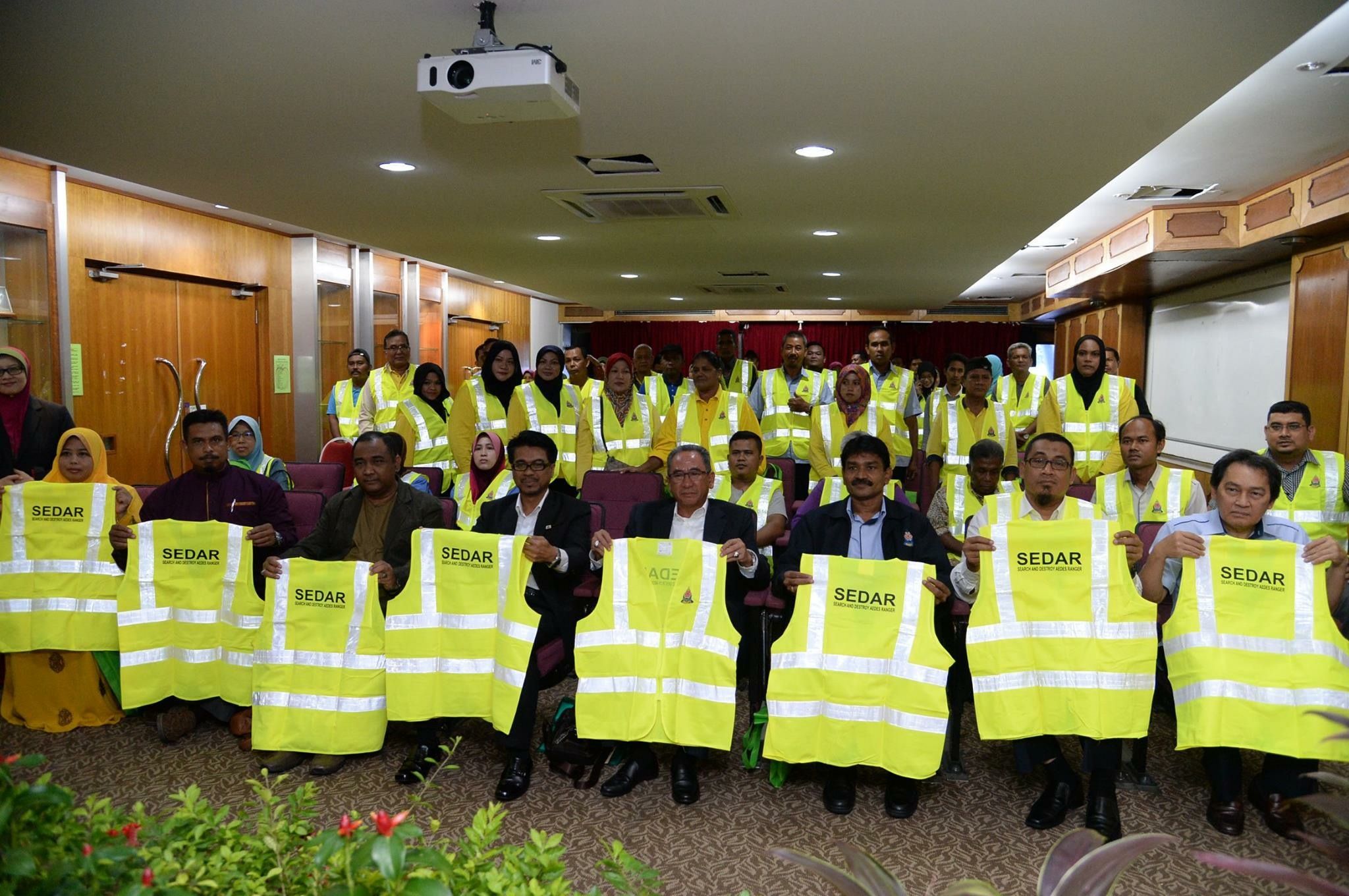 灵市设“寻找及消灭”队  官民携手对抗骨痛热症