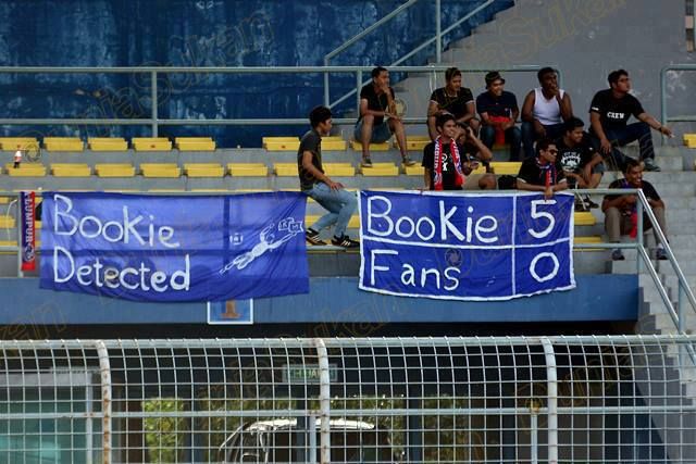 涉收贿踢假球　  3足球员遭反贪会扣查