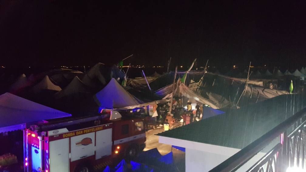 அன்வர் பாஸ் கட்சி பொதுக்கூட்டத்தில் நடந்த புயல் காரணமாக ஏற்பட்ட சேதத்திற்கு  அனுதாபம் தெரிவித்தார்