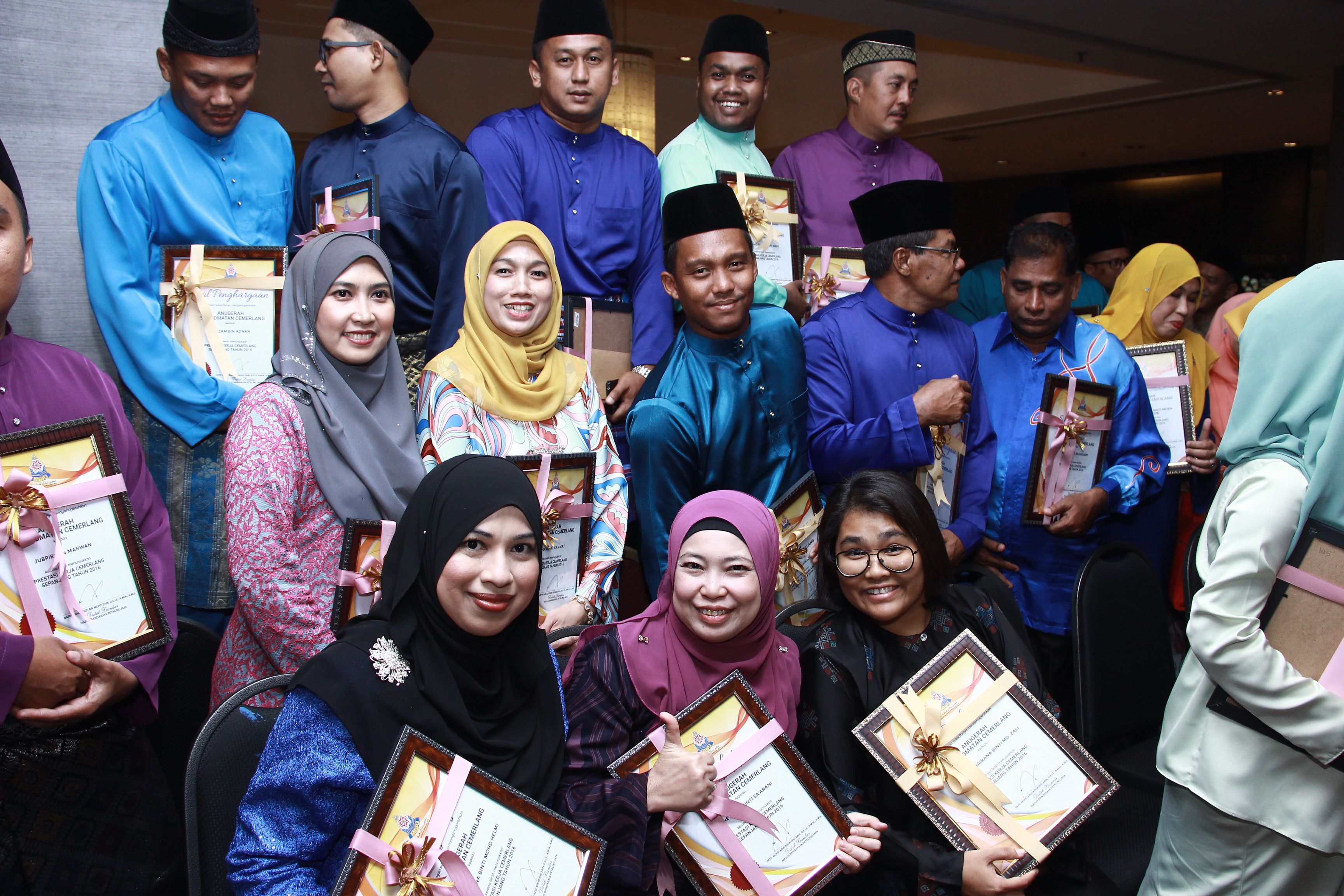 உயரந்த அர்ப்பணிப்பு, ஒருங்கிணைந்த வேலைச் சிந்தனையைக் கொண்டு இலக்கை அடையலாம்