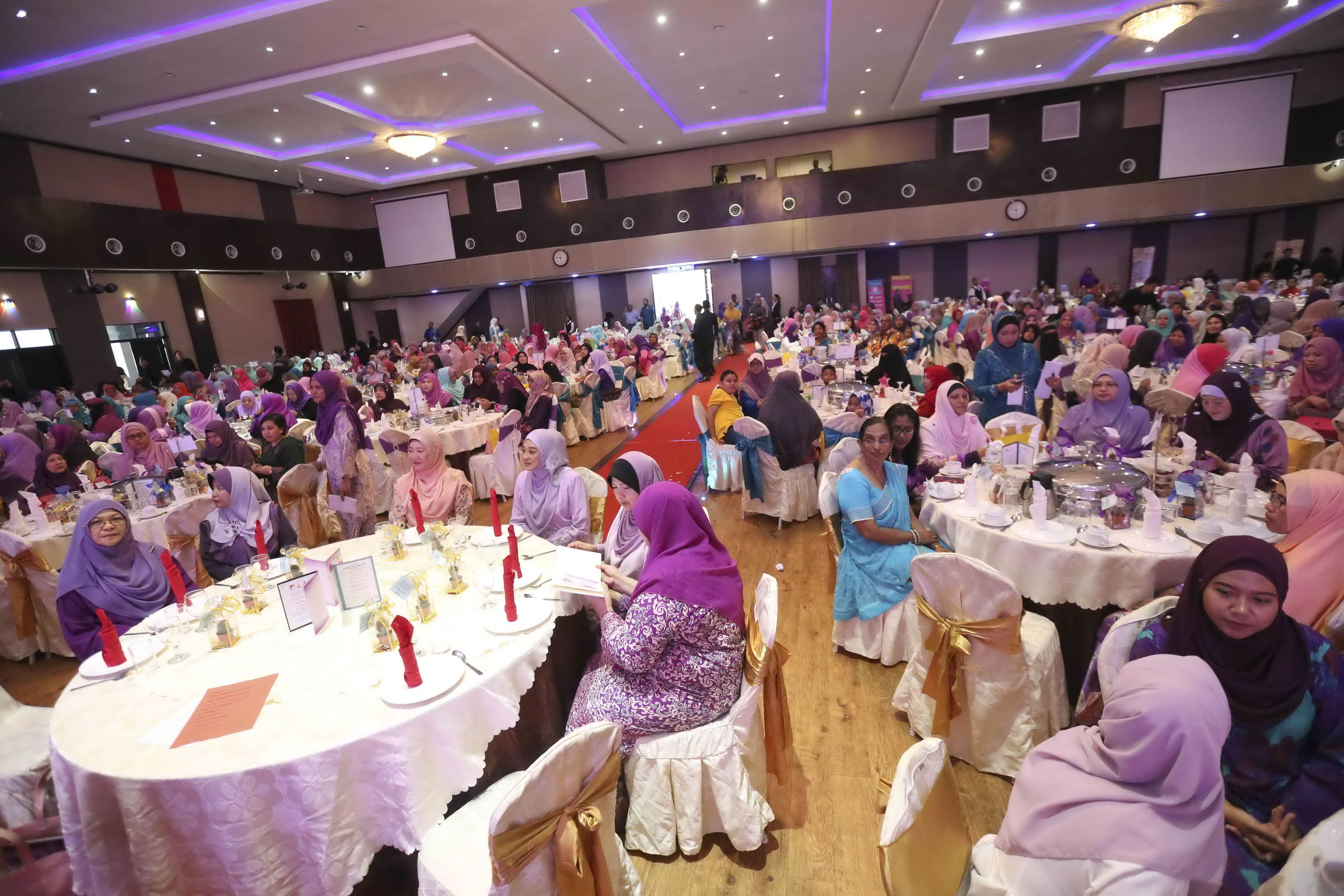 அன்னையர் தினத்தை முன்னிட்டு 1000 தாய்மார்களை பெக்காவினிஸ் சிறப்புச் செய்யும்