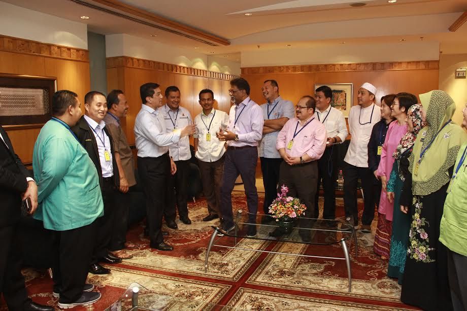 மந்திரி பெசார் : கட்சித் தாவல் செய்தி வெறும் தீயசக்திகளின் செயல்பாடுகள்