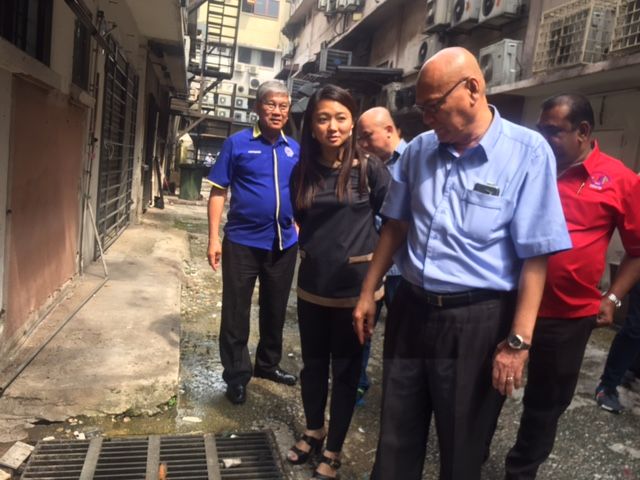 பின் புற சாலைகளை அழகுப்படுத்த அனைவரும் ஒன்றிணைந்து செயல்பட வேண்டும்