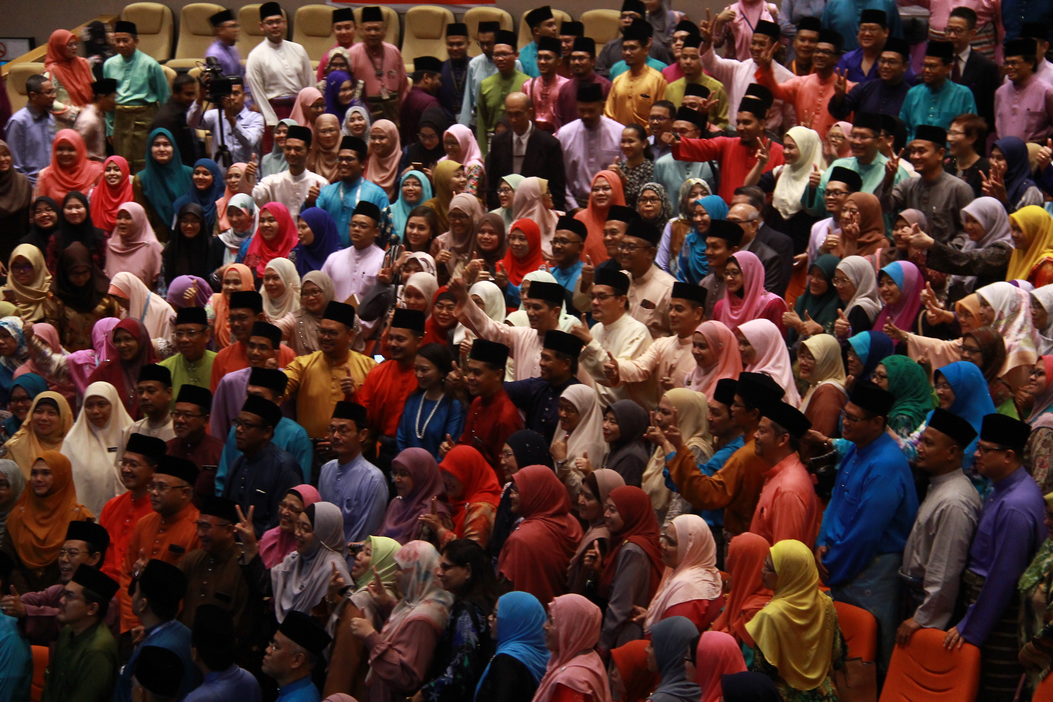 欢庆开斋节　  雪州发2个月花红