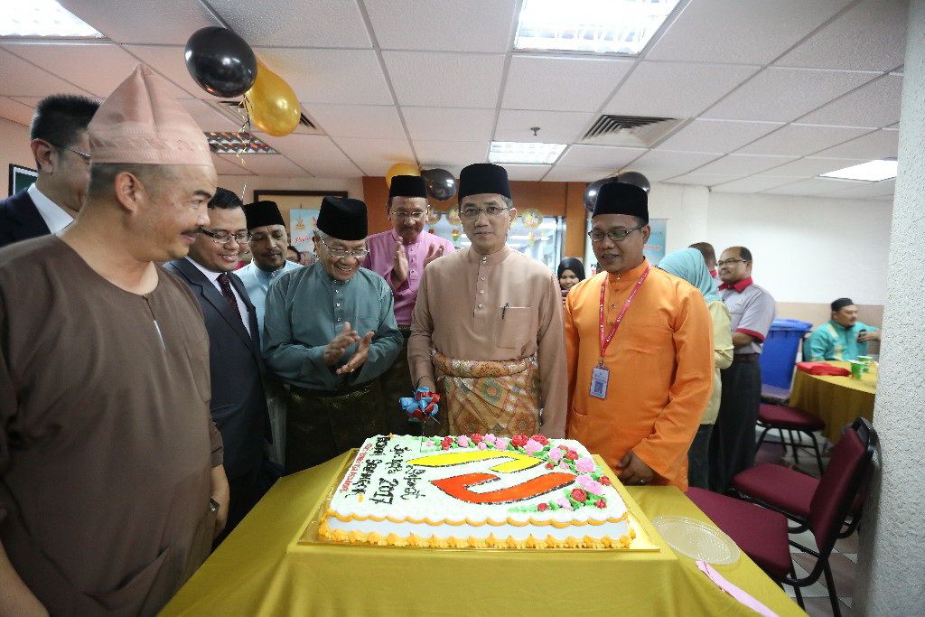 ஹிஜ்ரா சிலாங்கூரின் நோன்பு பெருநாள் திறந்த இல்ல நிகழ்வில் மந்திரி பெசார் மற்றும் மாநில தலைவர்கள் கலந்து கொண்டு சிறப்பித்தனர்