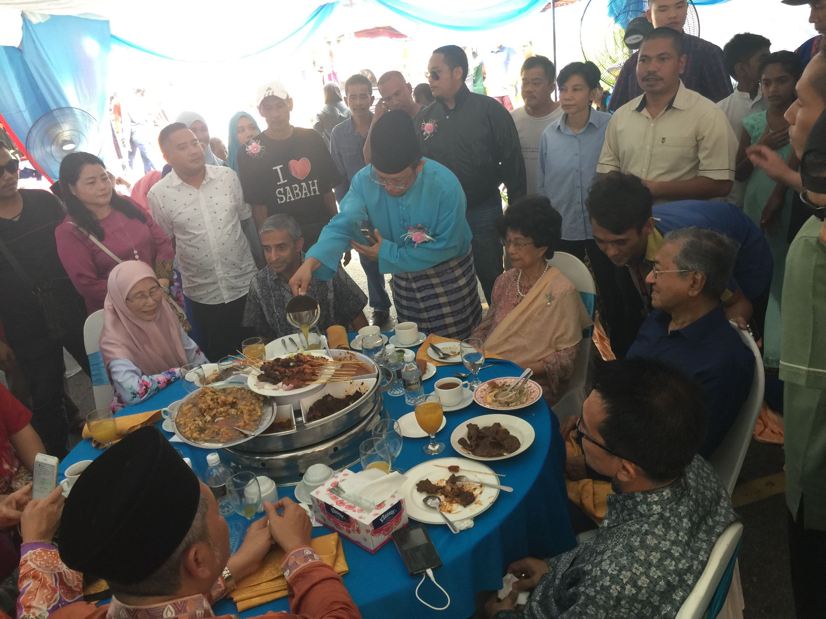 加影州选区庆开斋  旺阿兹莎与民同欢