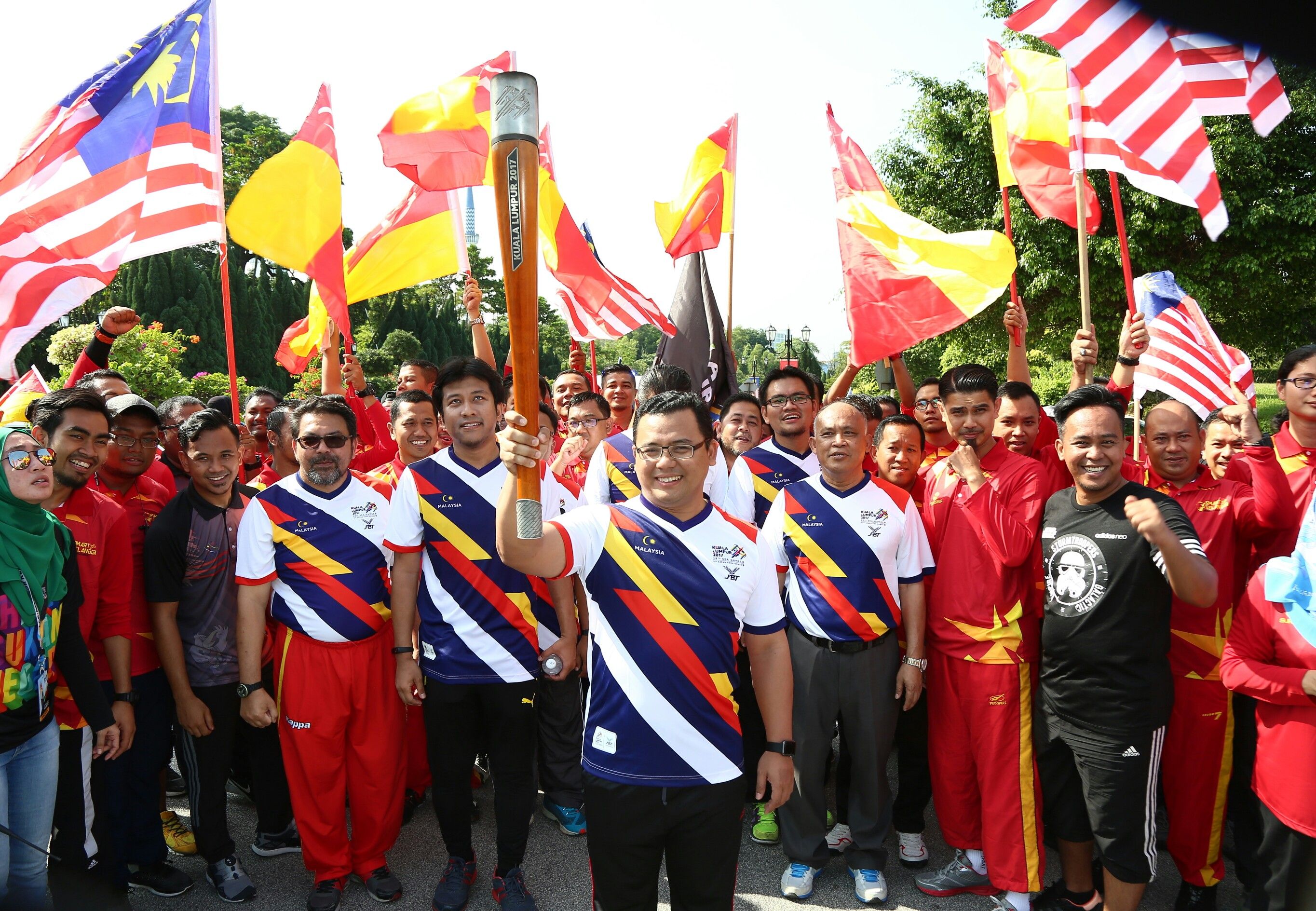 தீப்பந்த ஓட்டம்: கைரி சிலாங்கூரின் பங்களிப்பை பாராட்டினார்