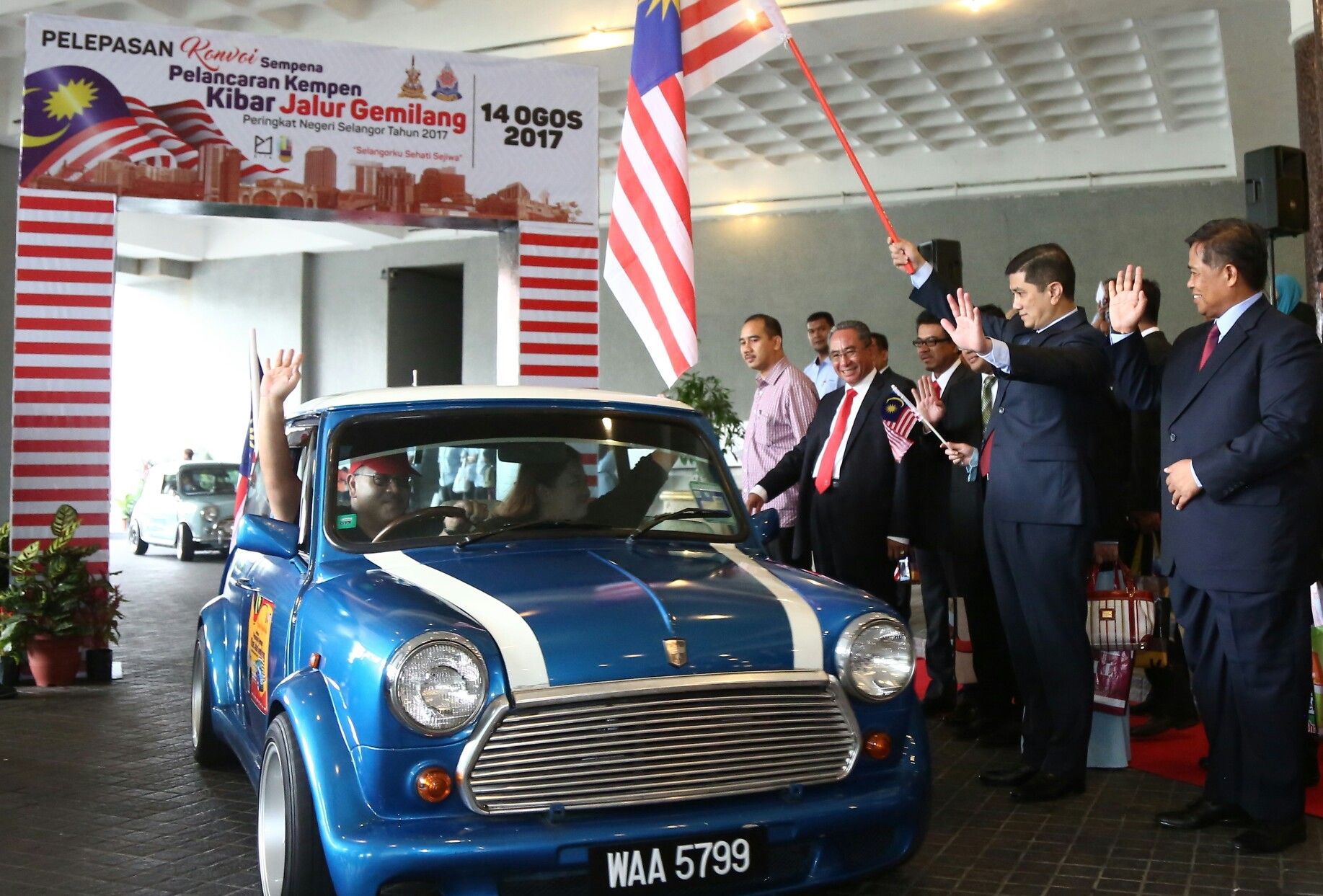 அஸ்மின்: அரசு ஊழியர்கள் ஆட்சியாளர்களுக்கு விசுவாசமாய் இருக்க வேண்டும்