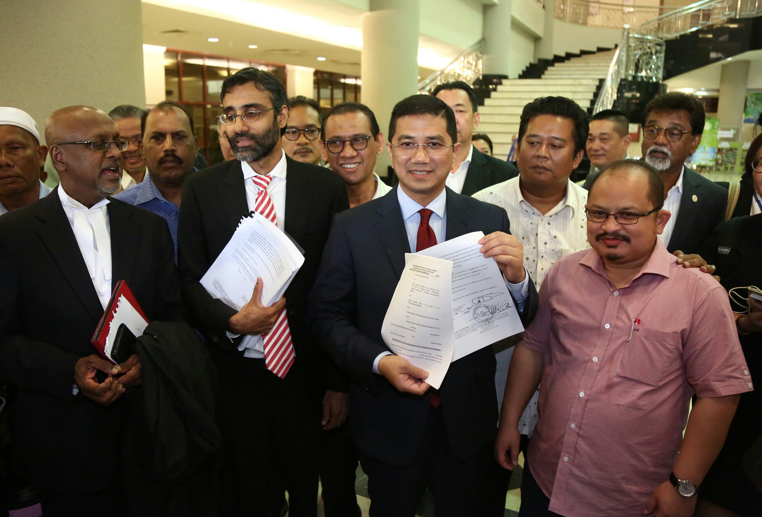 不回应刘特佐案  阿兹敏起诉总警长