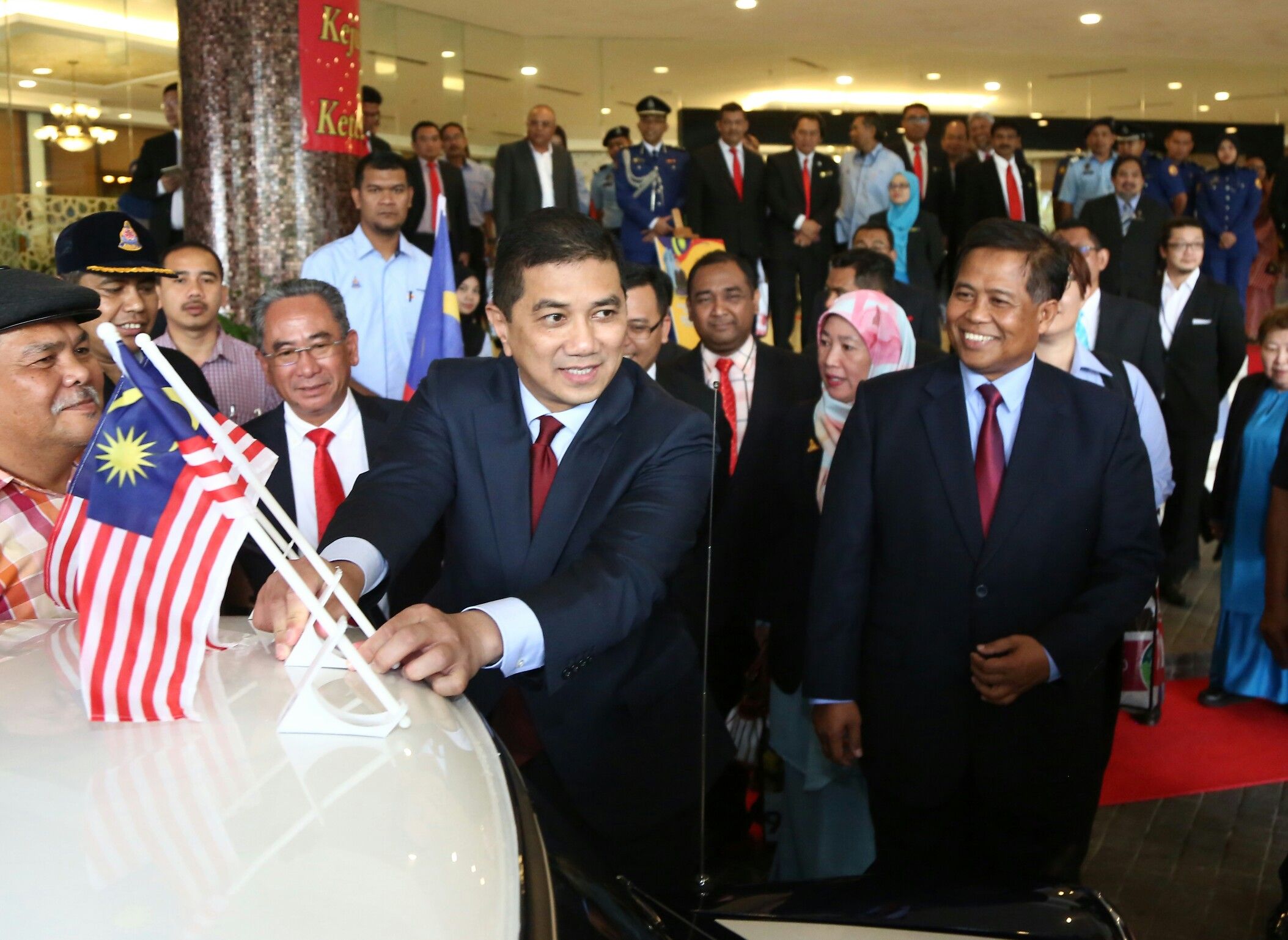 ஜனநாயகத்தை நாகரீகமாக போற்றப்பட வேண்டும், வன்முறை கலாச்சாரமாக அல்ல!!!