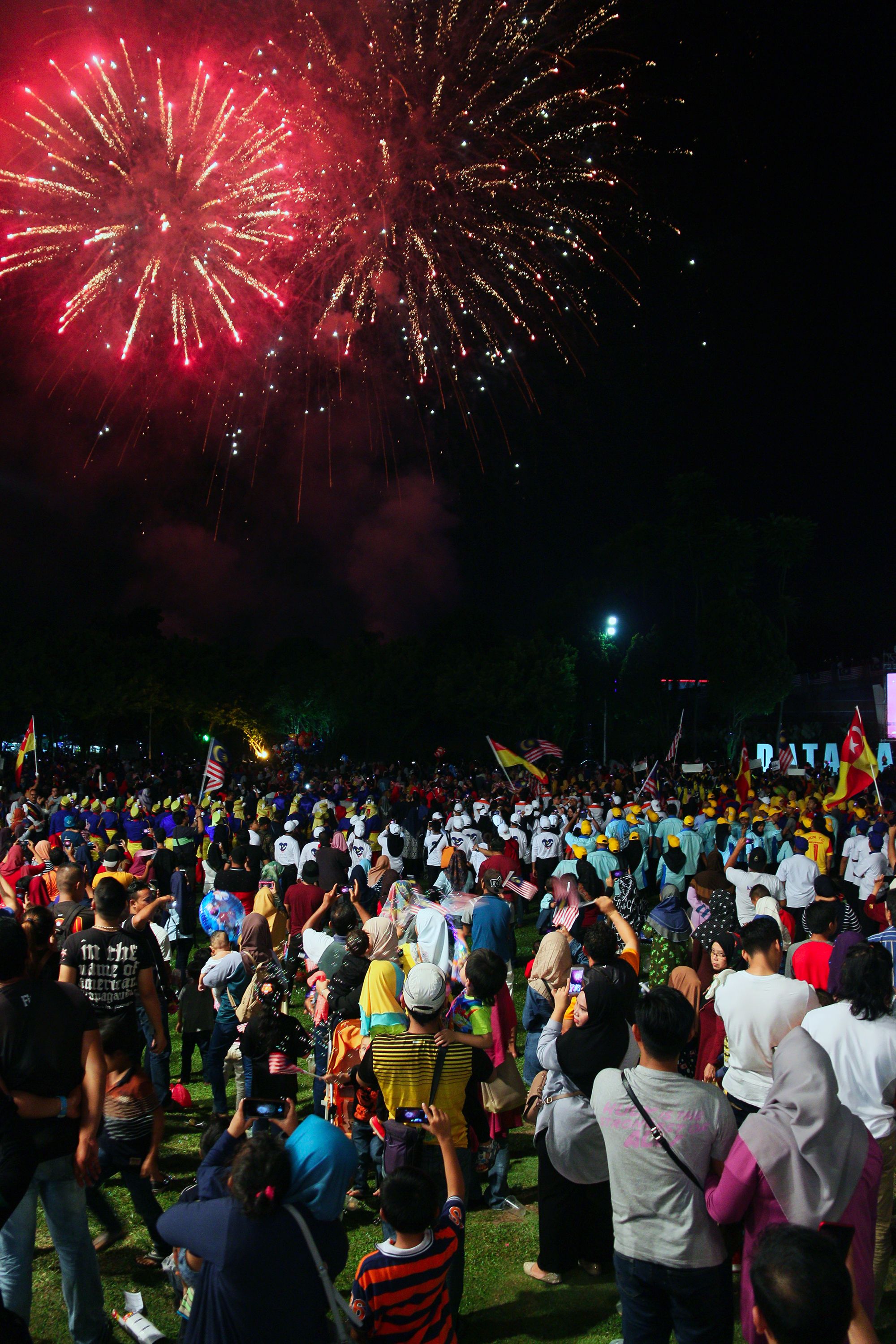 隆雪华堂元旦献词  颜登逸：百年耕耘映华章