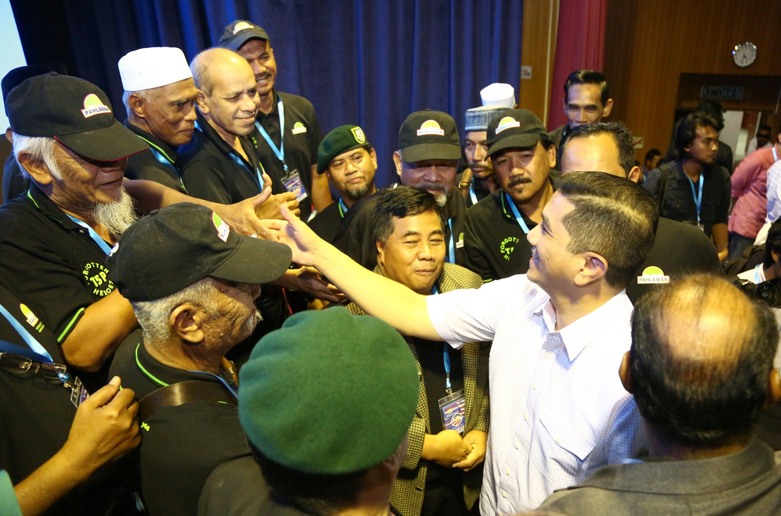 அஸ்மின்: முன்னாள் ராணுவ வீரர்களின் கோரிக்கை ஏற்புடையது