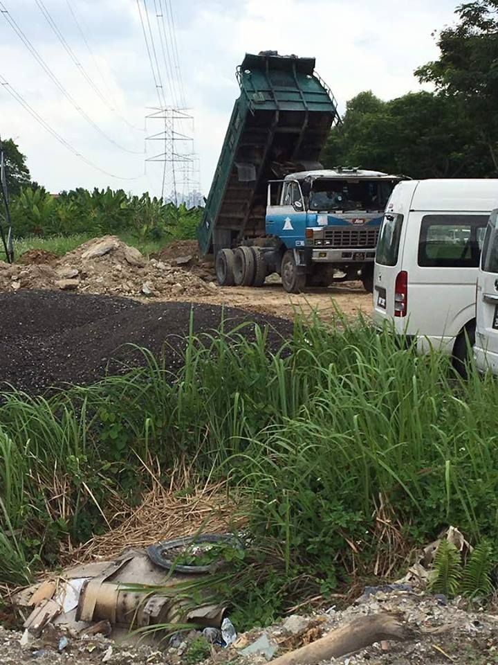 MPKj sita 11 lori buang sampah secara haram