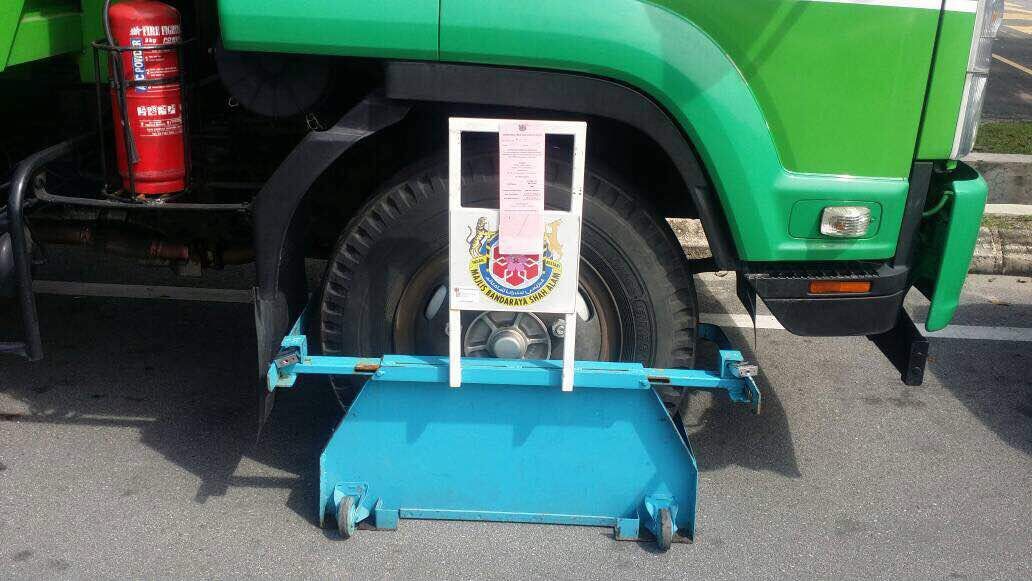 எம்பிஎஸ்ஏ நான்கு பேருந்து மற்றும் ஒரு லாரியை பறிமுதல் செய்தது