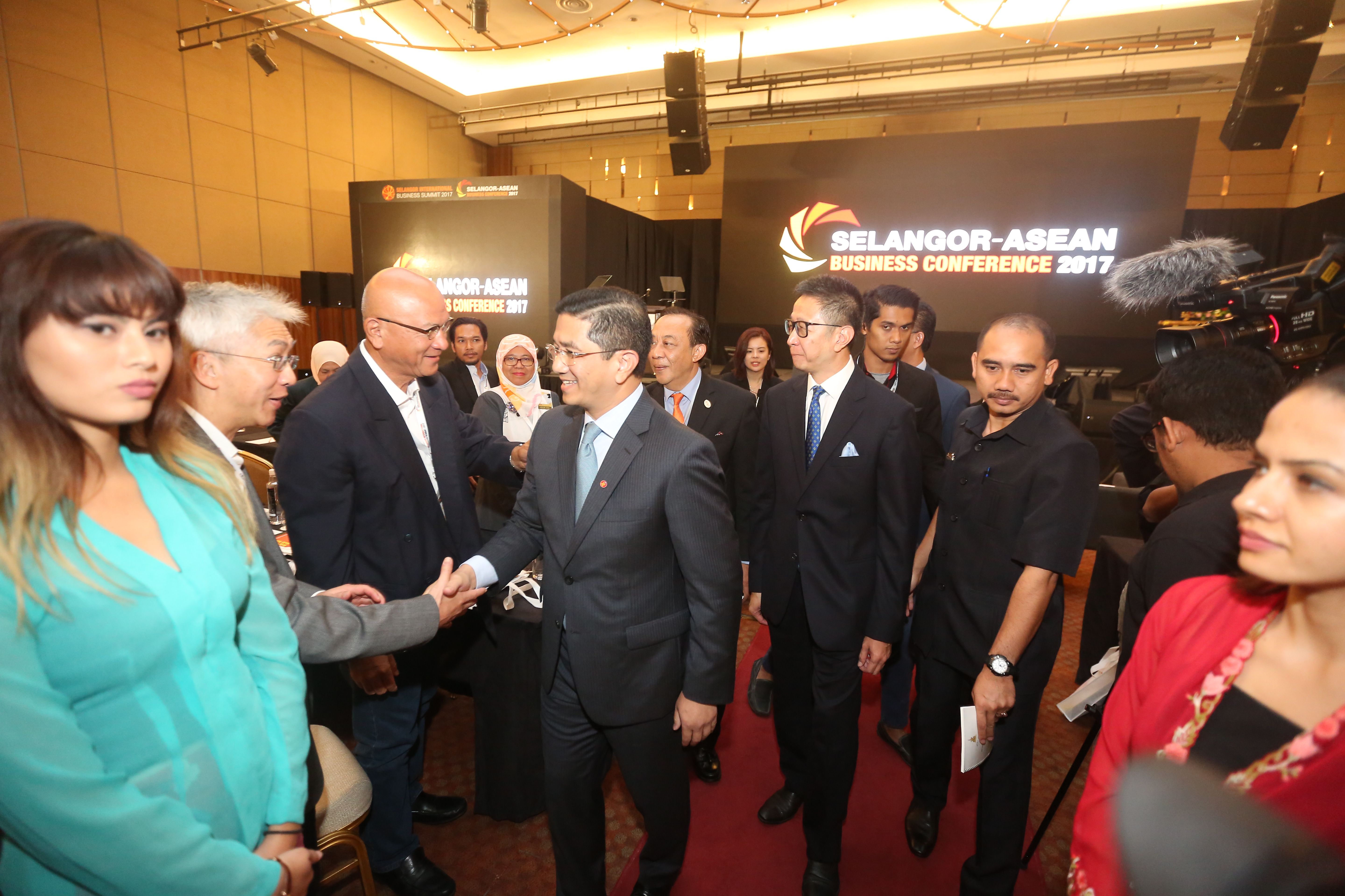 உயர்தர தொழில்நுட்ப பணியிடத்திற்கான வாய்ப்பு