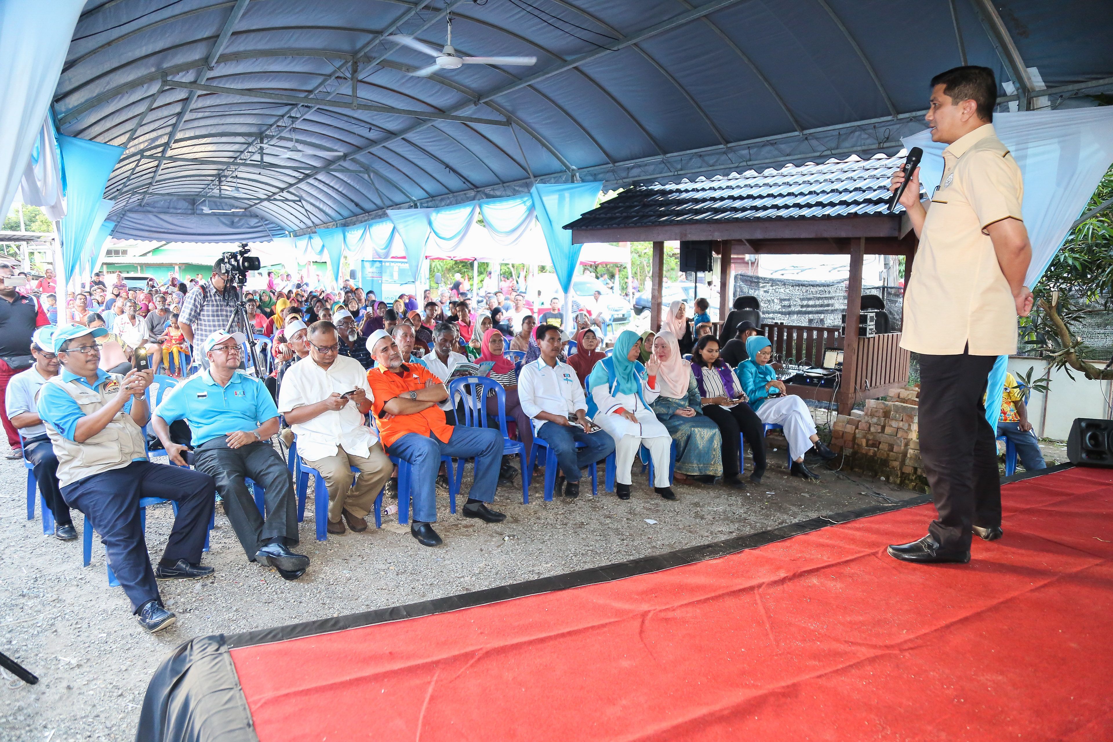 சிலாங்கூர் அம்னோ பொருட்காட்சி சாலையில் புகுந்து விட்டது, மலாய்காரர்களின் நலன் காக்கப் படுகிறது