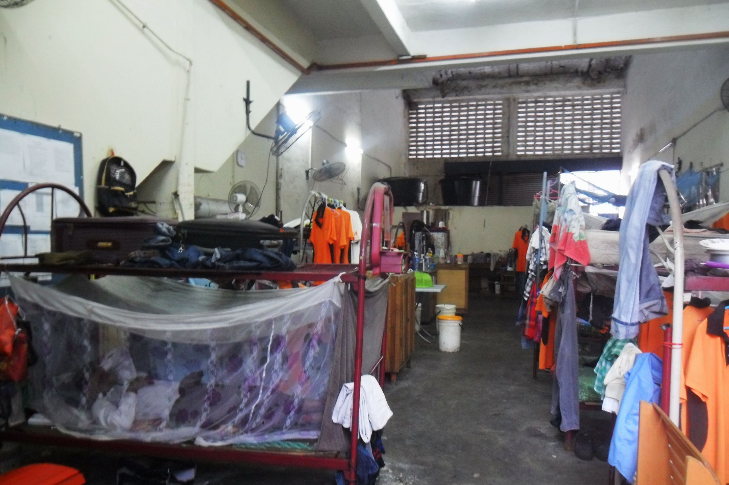 தொழிற்சாலைகள் வெளிநாட்டு தொழிலாளர்கள் தங்கும் இடமாக இருப்பதை  எம்பிகே கண்காணிக்கும்