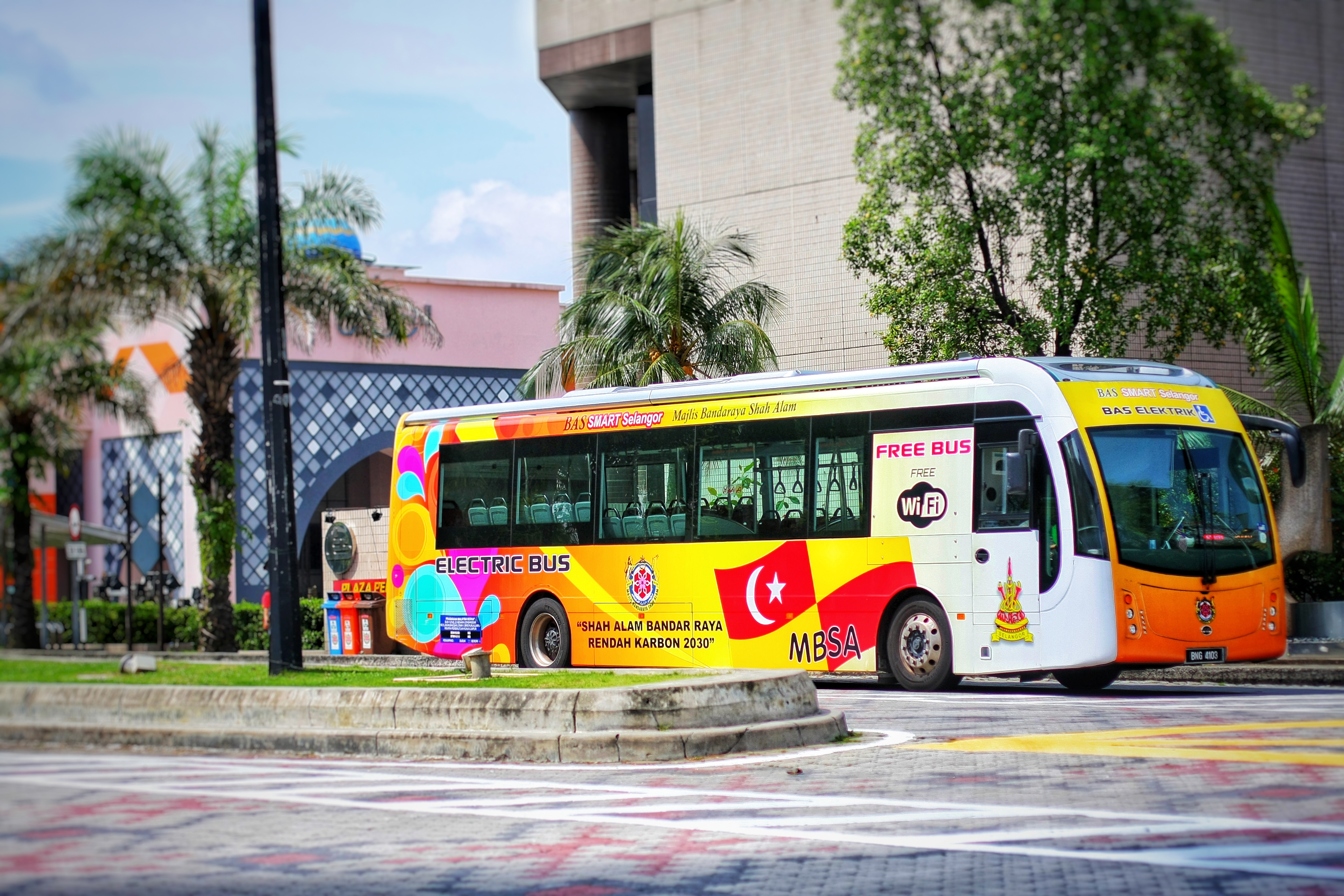 Perkenal bas elektrik, laksana Agenda Teknologi Hijau