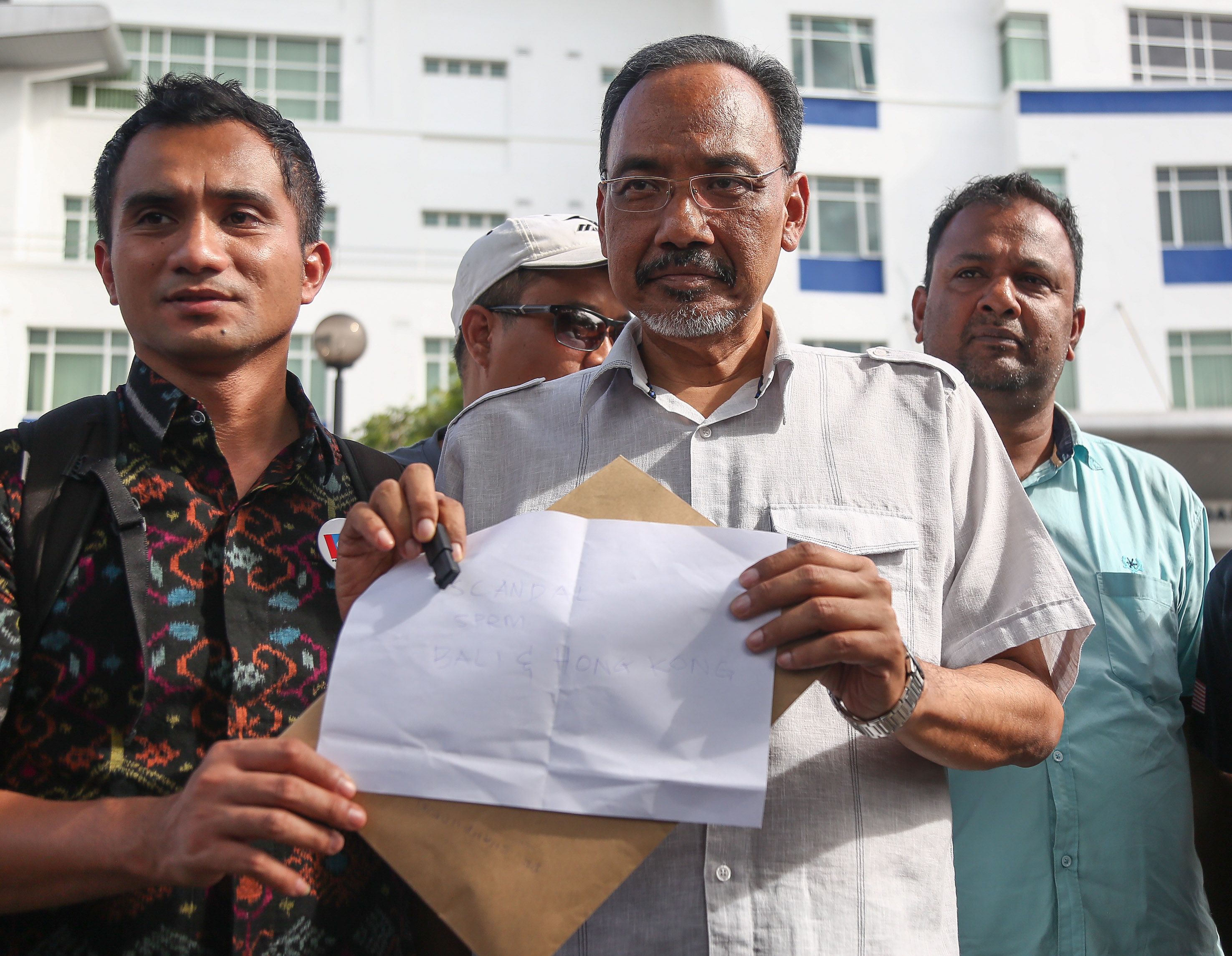 பாலி மற்றும் ஹாங்காங் உல்லாசத் தலத்தில் நடந்த எஸ்பிஆர்எம் விவகாரத்தை கெஅடிலான் காவல்துறையில் புகார் செய்தது