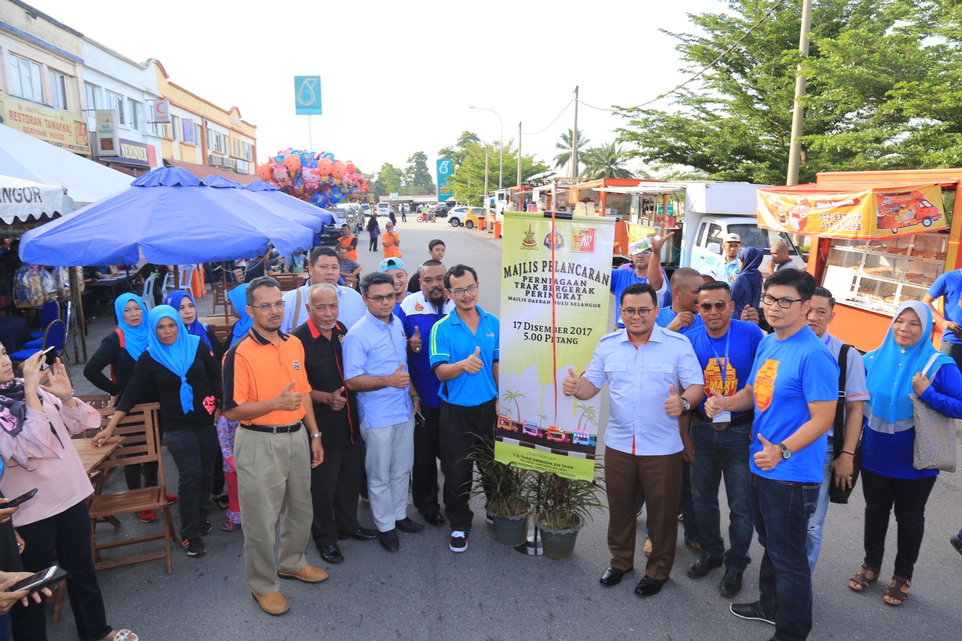 புறநகரில் நடமாடும் உணவுத்திட்டம், ஆட்சிக்குழு உறுப்பினர் பாராட்டு