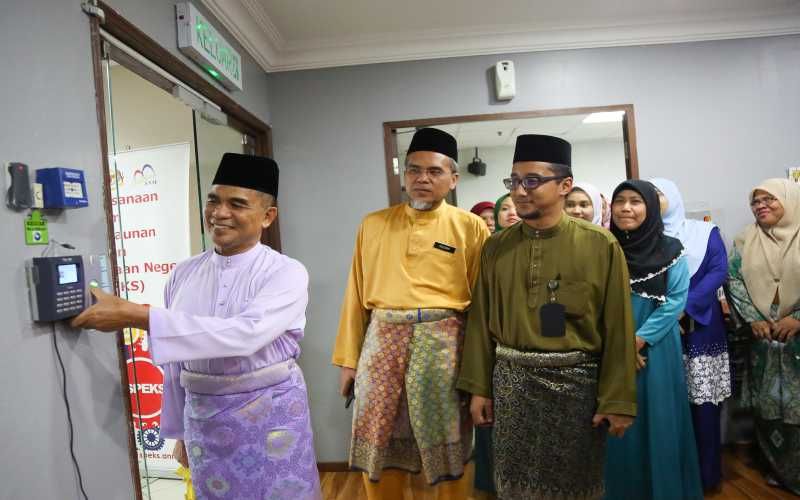 மாநில நிதித் துறை அதிகாரி 36 வருடங்கள் பணிக்குப் பின் பதவி ஓய்வு பெற்றார்